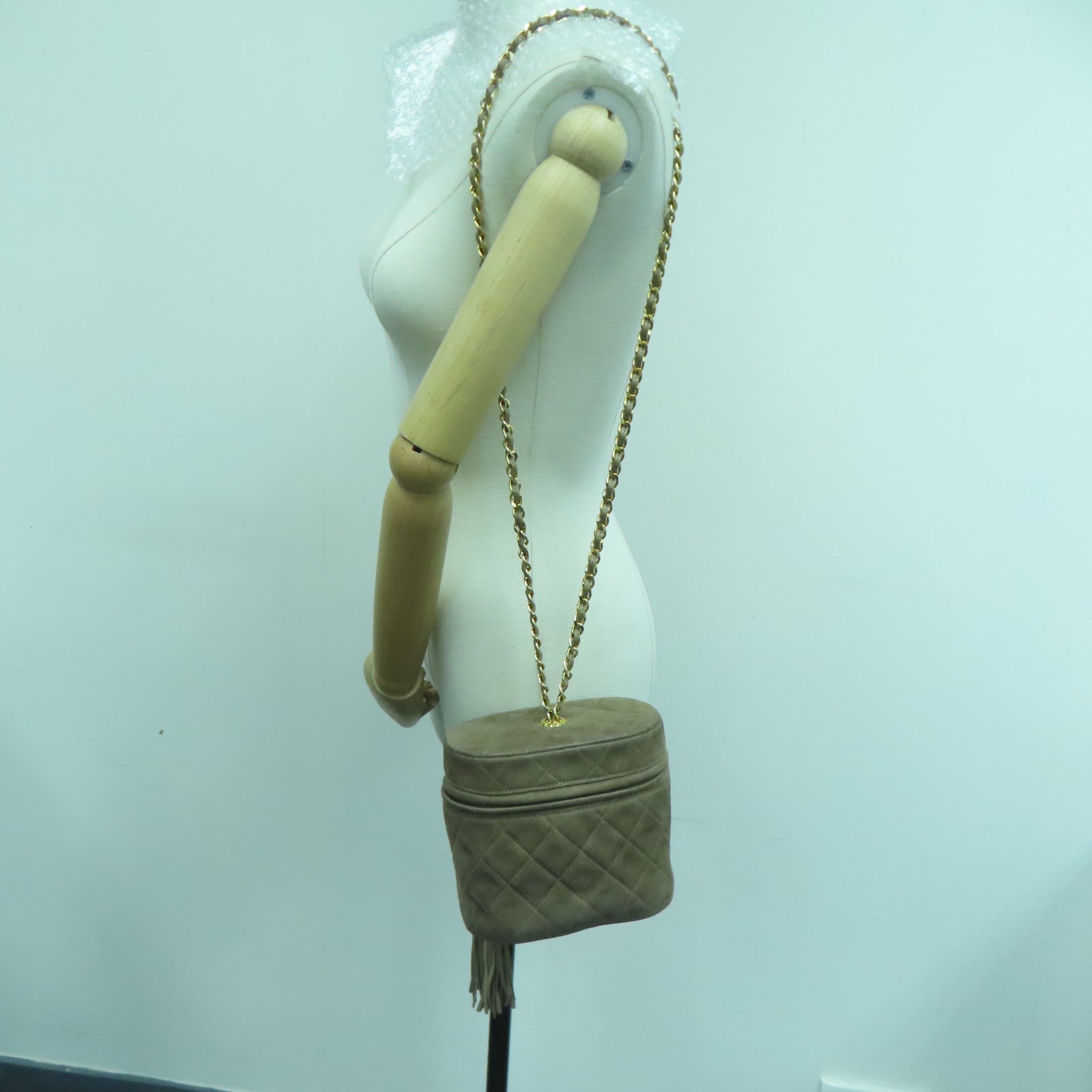 CHANEL 【清倉大減價】菱格麂皮皮革Chain Shoulder金扣肩背袋灰色