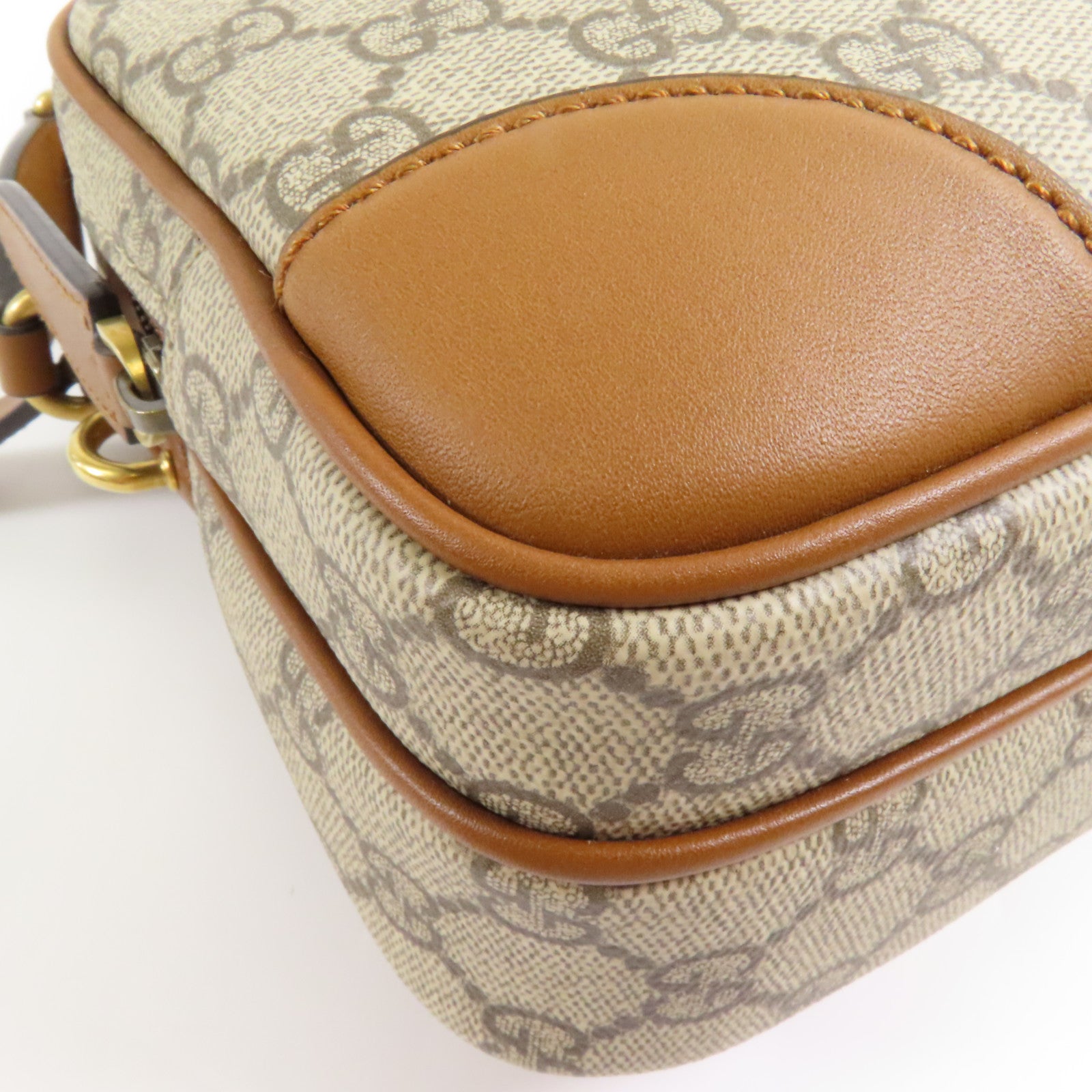 GUCCI 塗層帆布GG Emblem Medium金扣肩背袋