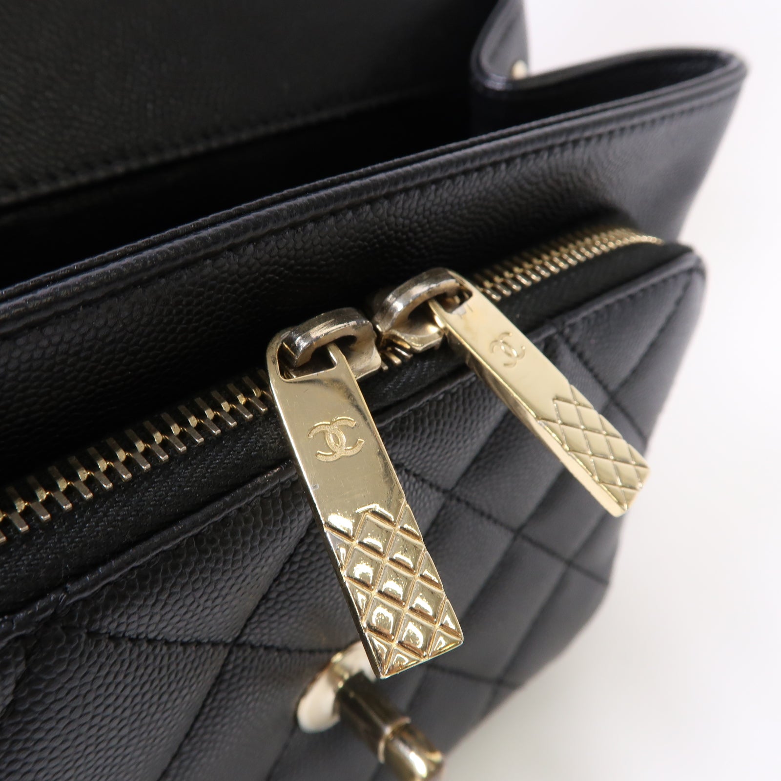 CHANEL Caviar皮革Business Affinity金扣手挽肩背兩用袋黑色