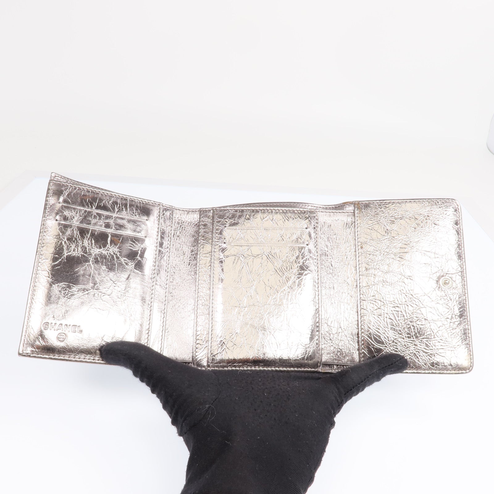 CHANEL 牛皮皮革Fold Wallet銀扣錢包