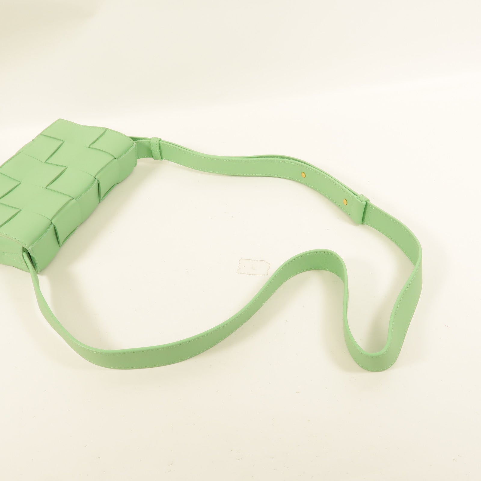 BOTTEGA VENETA 牛皮皮革Cassette Small肩背袋