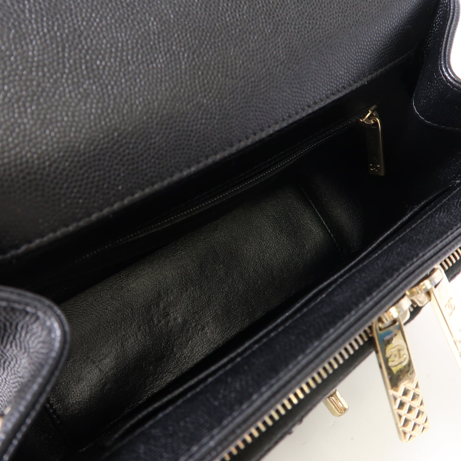 CHANEL Caviar皮革Business Affinity金扣手挽肩背兩用袋黑色