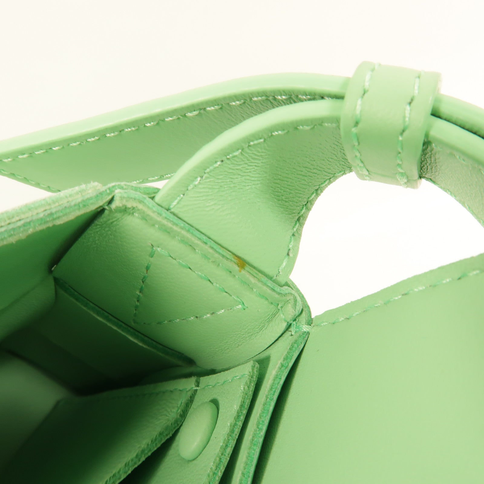 BOTTEGA VENETA 牛皮皮革Cassette Small肩背袋