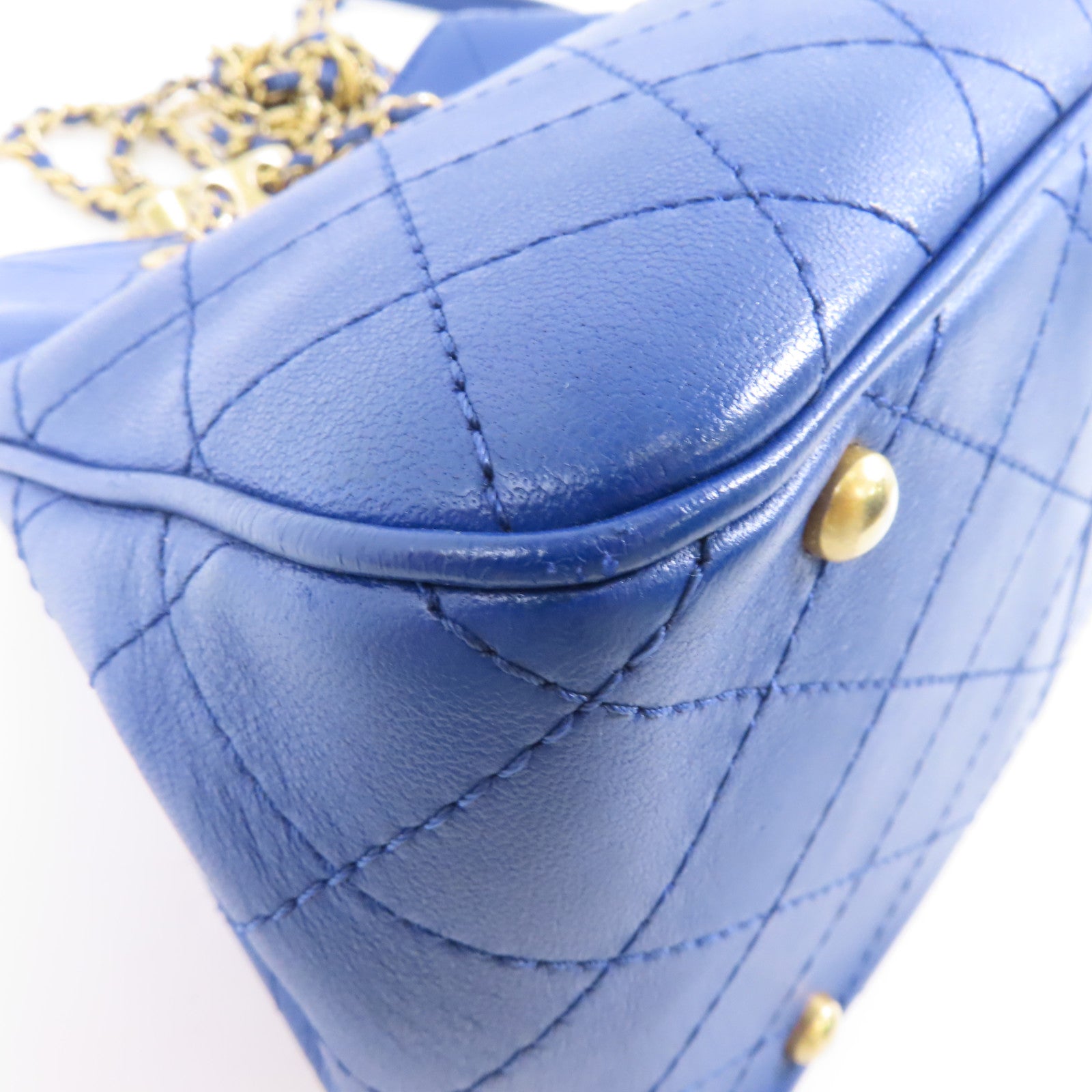CHANEL 菱格牛皮皮革Egyptian Amulet金扣鏈帶肩背袋藍色