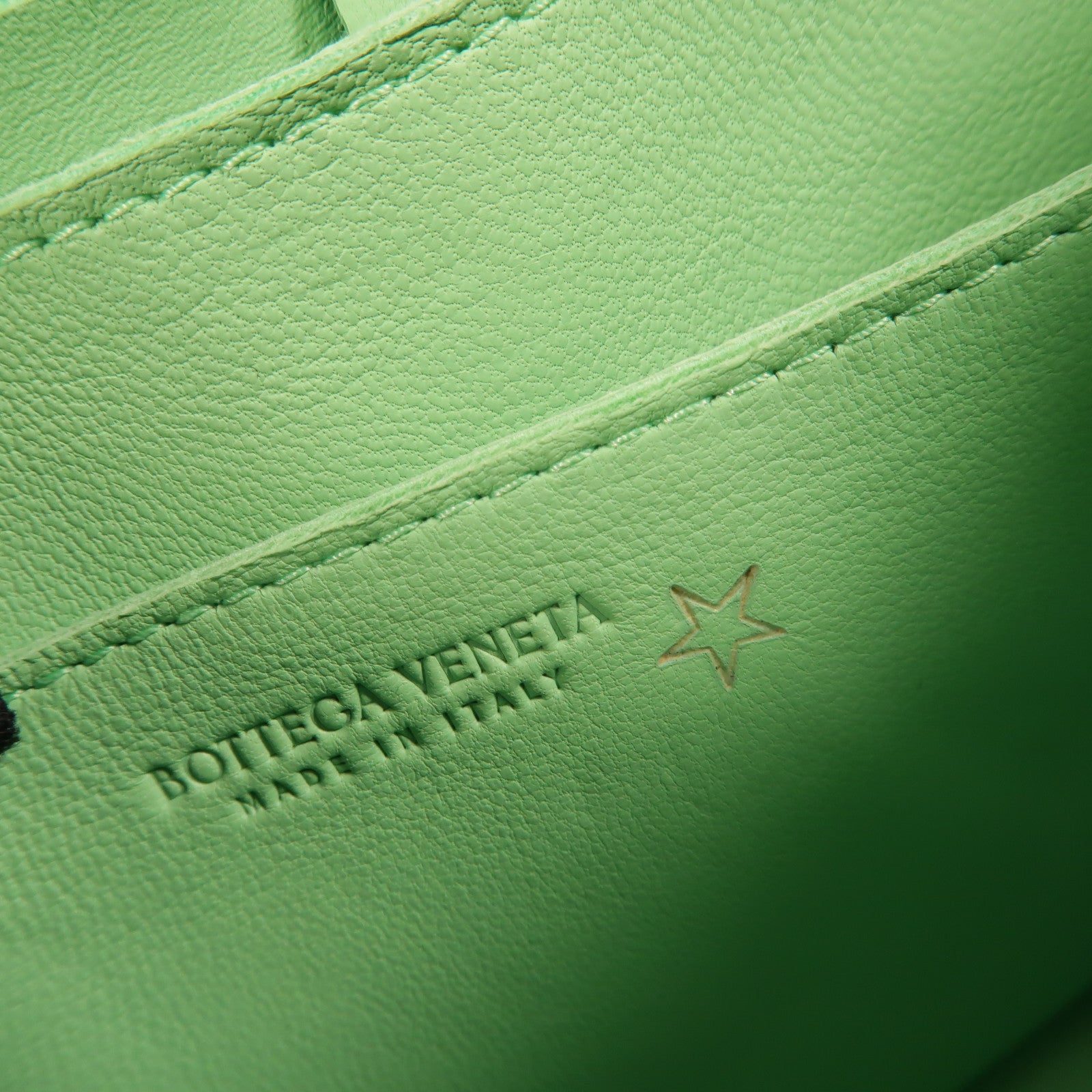 BOTTEGA VENETA 牛皮皮革Cassette Small肩背袋