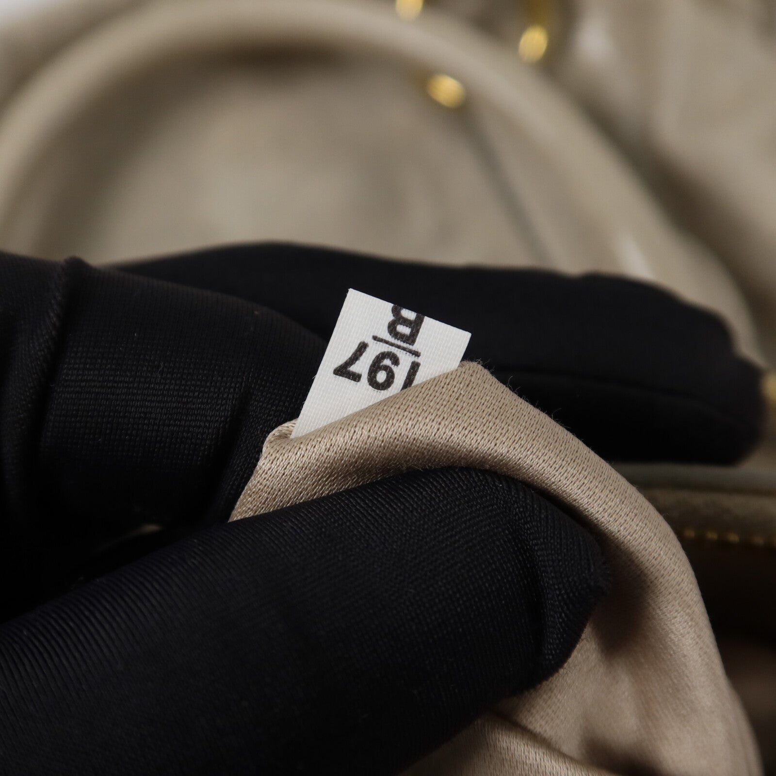 Miu Miu 牛皮皮革Vitello Lux Bow Bag手挽肩背兩用袋