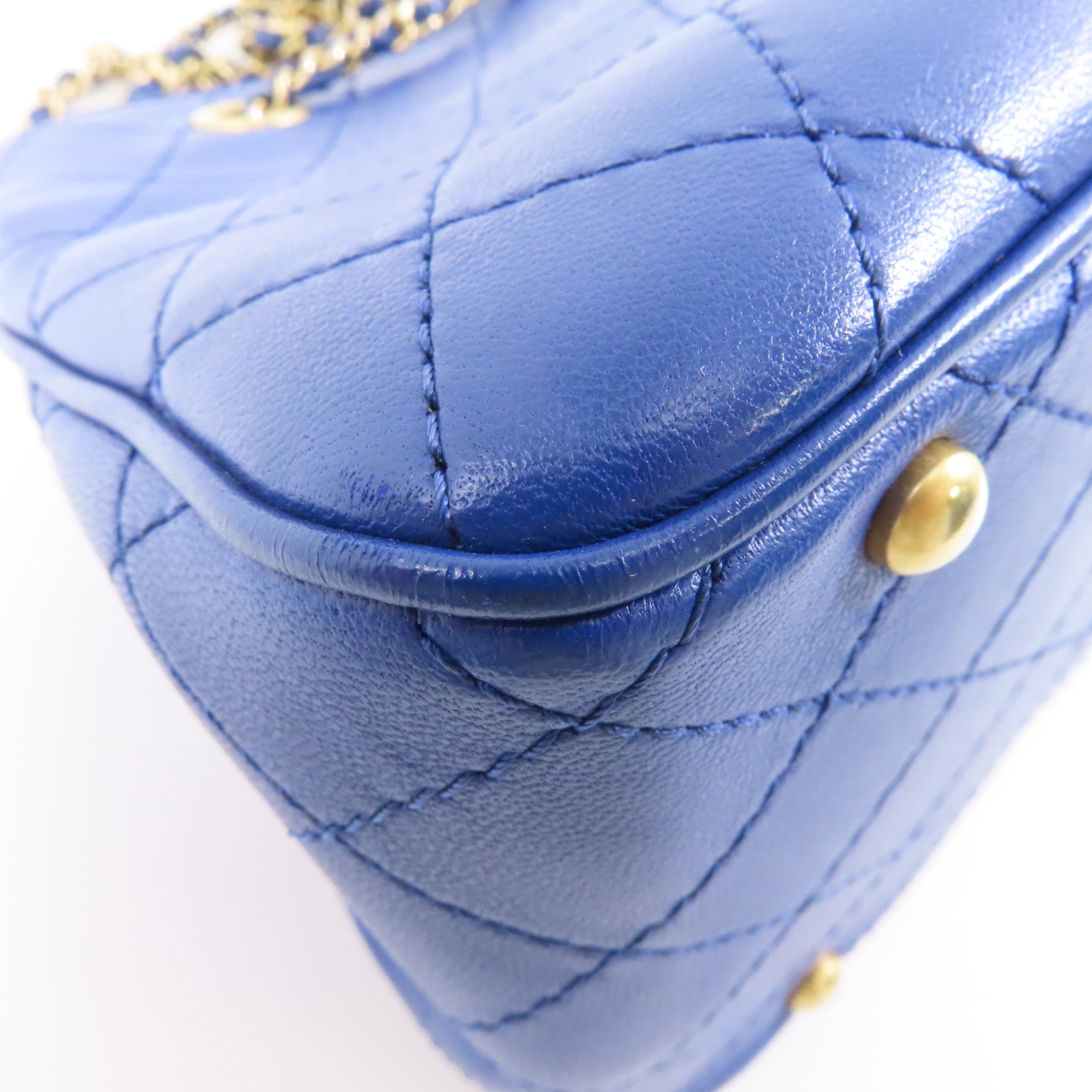 CHANEL 菱格牛皮皮革Egyptian Amulet金扣鏈帶肩背袋藍色