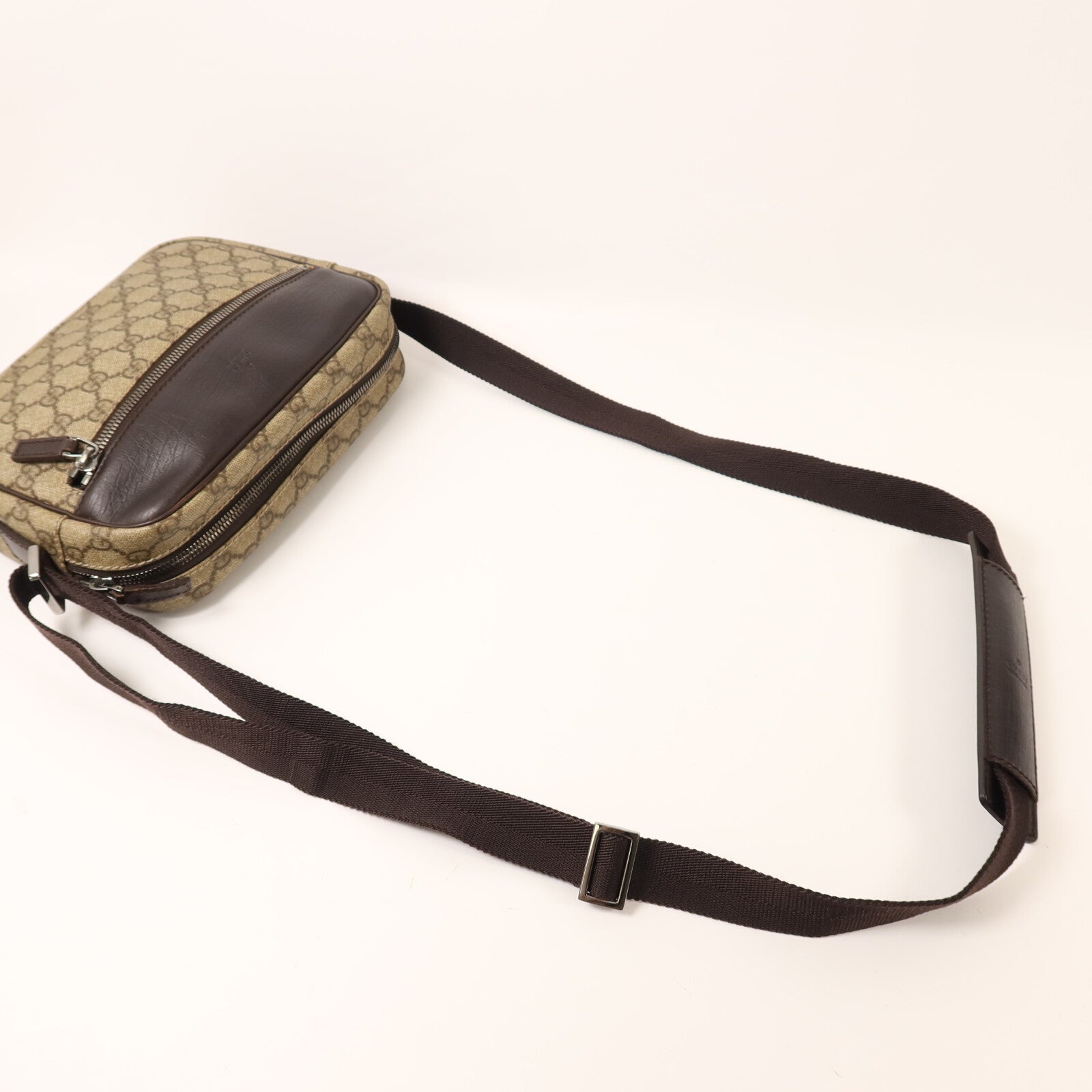 GUCCI 塗層帆布Shoulder Bag銀扣肩背袋