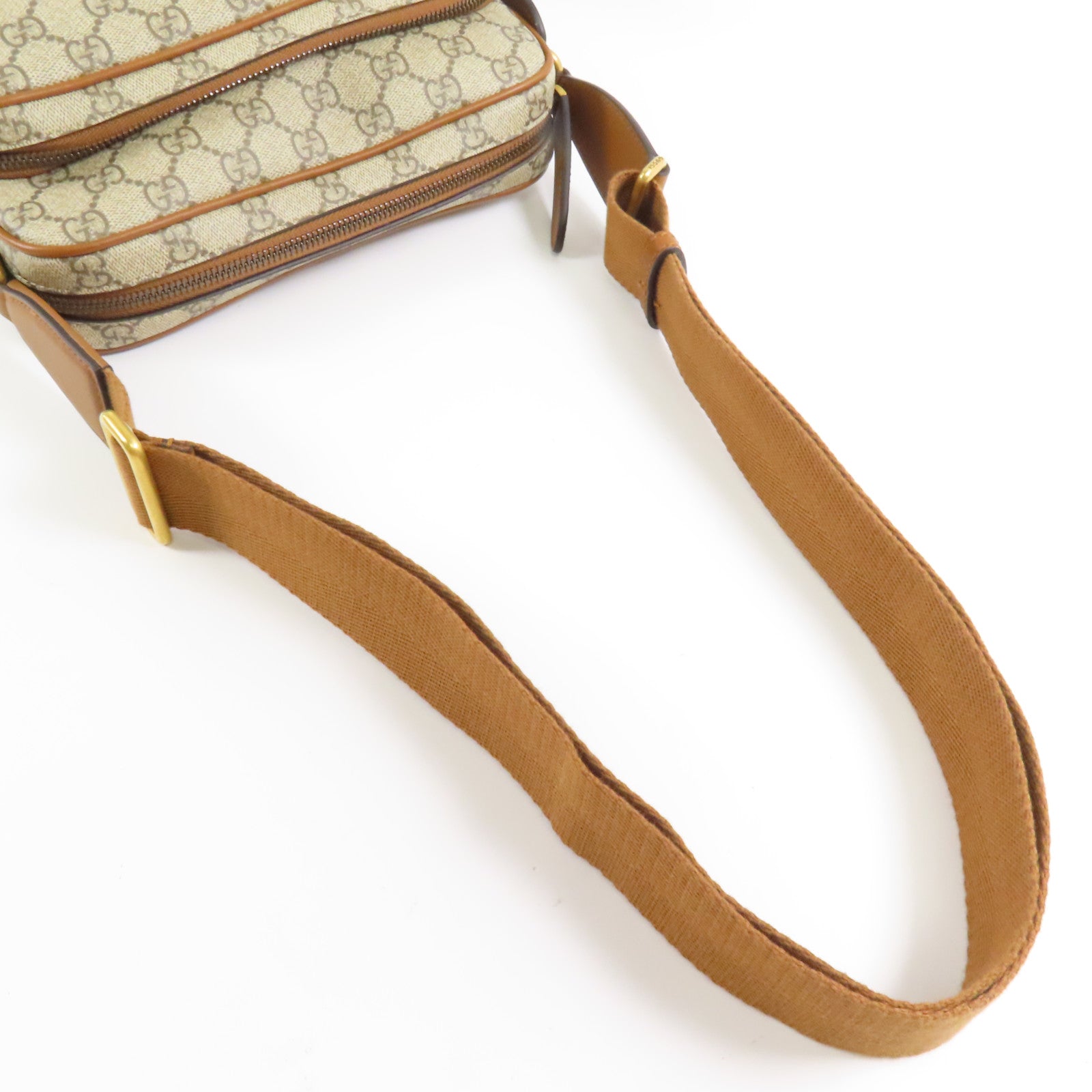 GUCCI 塗層帆布GG Emblem Medium金扣肩背袋