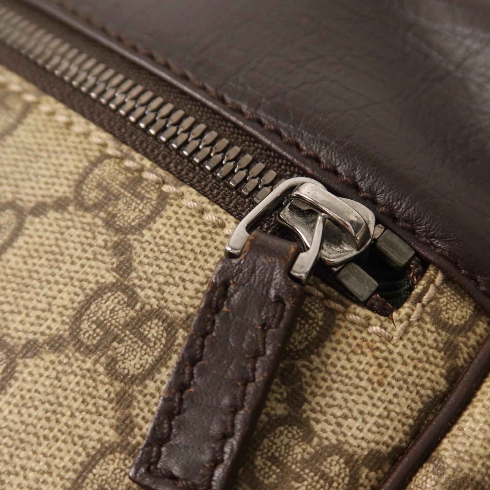 GUCCI 塗層帆布Shoulder Bag銀扣肩背袋