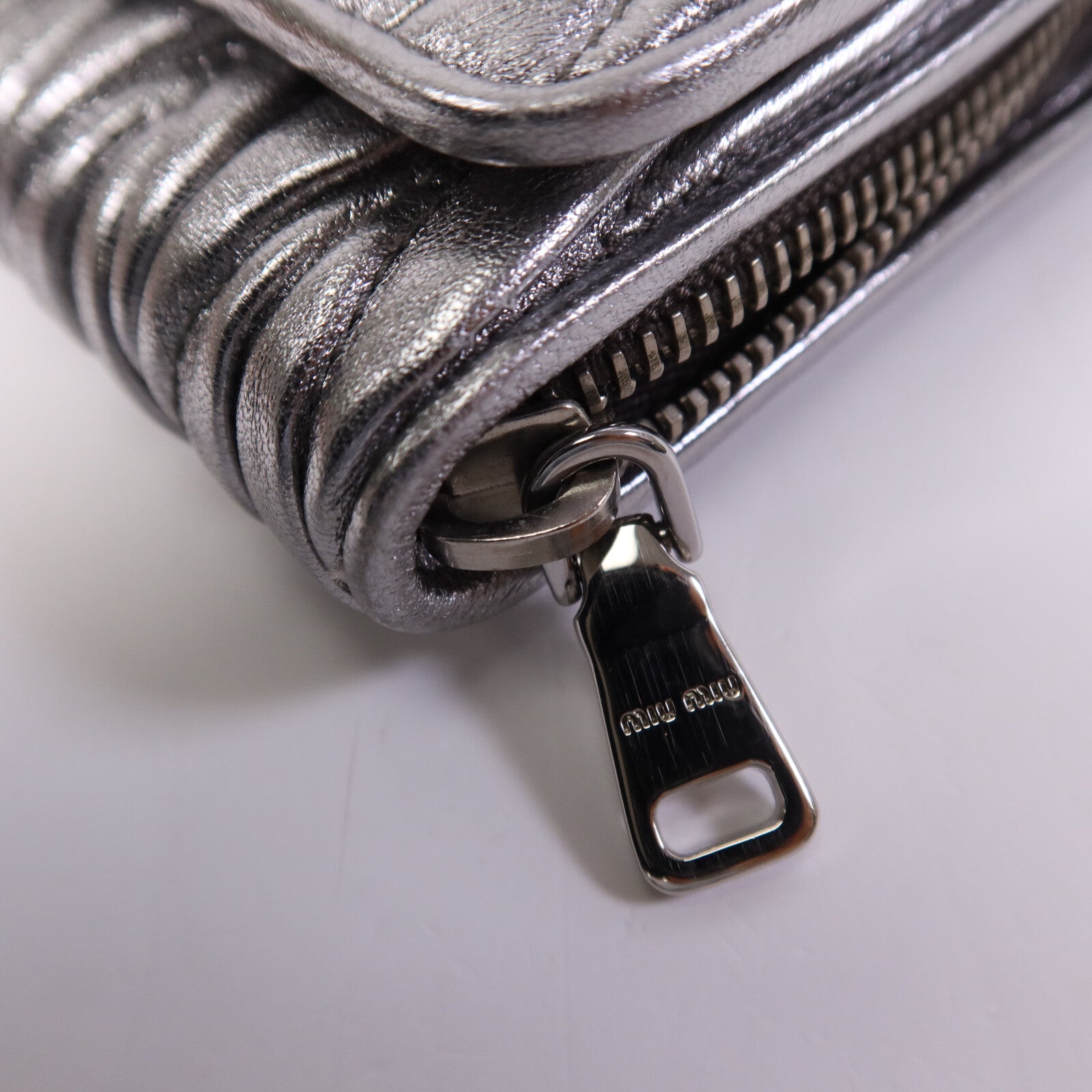 Miu Miu 羊皮皮革Long Wallet銀扣長錢包