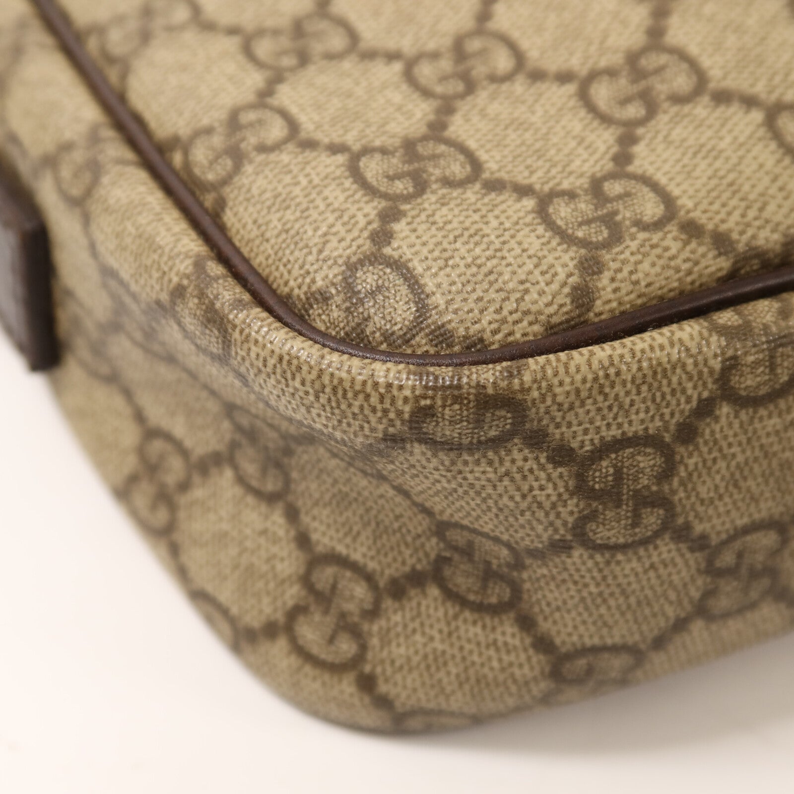 GUCCI 塗層帆布Shoulder Bag銀扣肩背袋