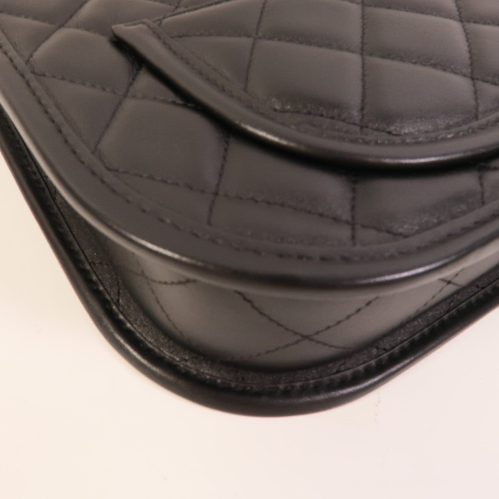 CHANEL 牛皮皮革Hobo鏈帶肩背袋