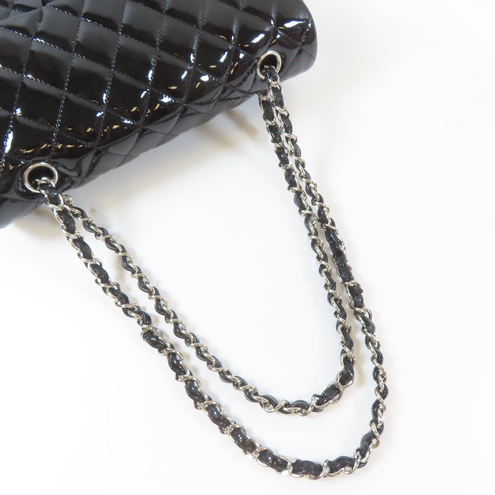 CHANEL 【激減優惠】菱格漆皮皮革Classic銀扣鏈帶肩背袋黑色