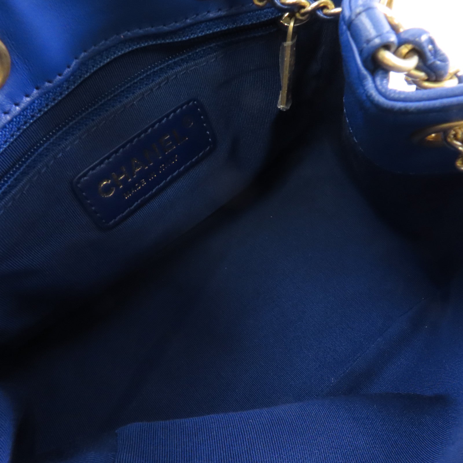 CHANEL 菱格牛皮皮革Egyptian Amulet金扣鏈帶肩背袋藍色