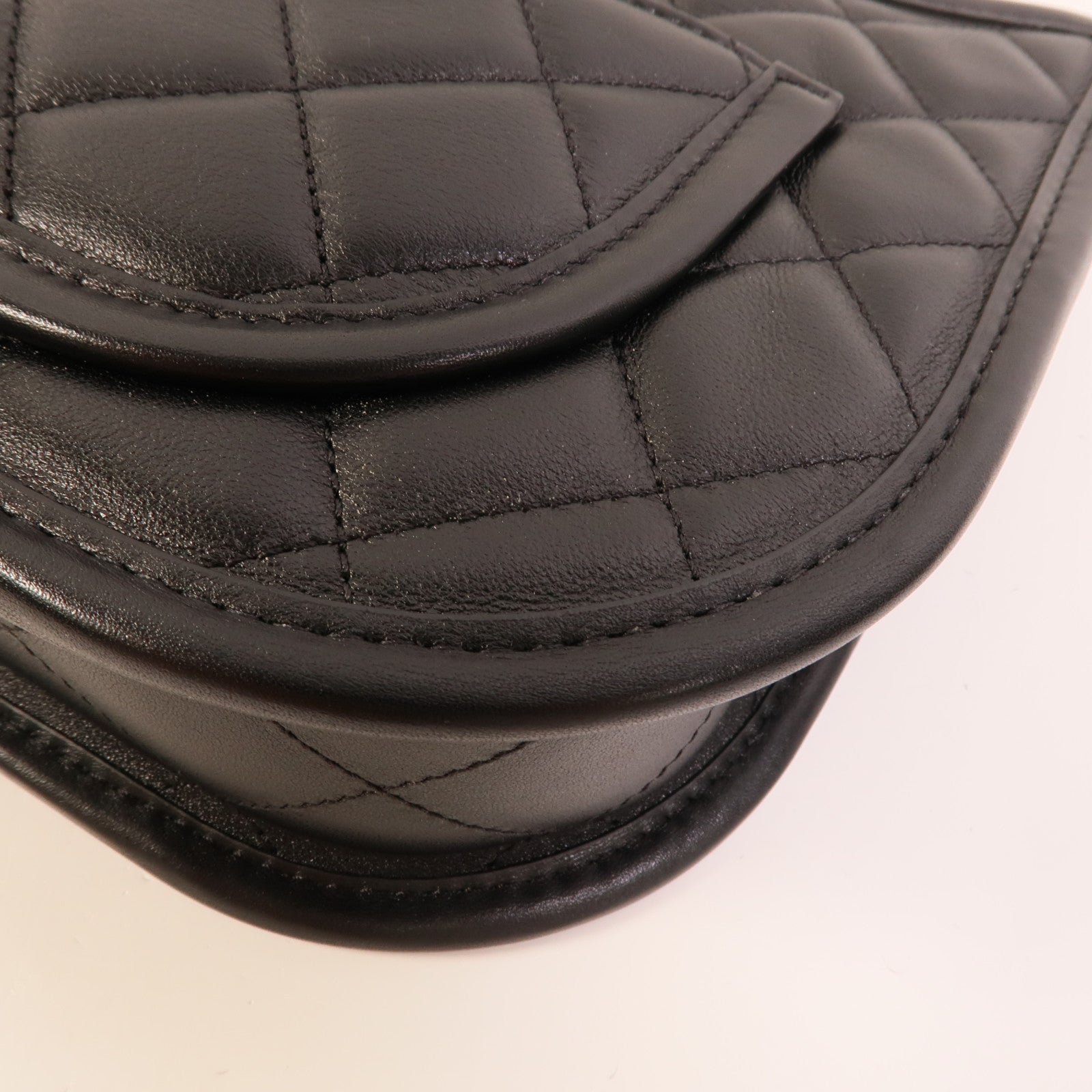 CHANEL 牛皮皮革Hobo鏈帶肩背袋