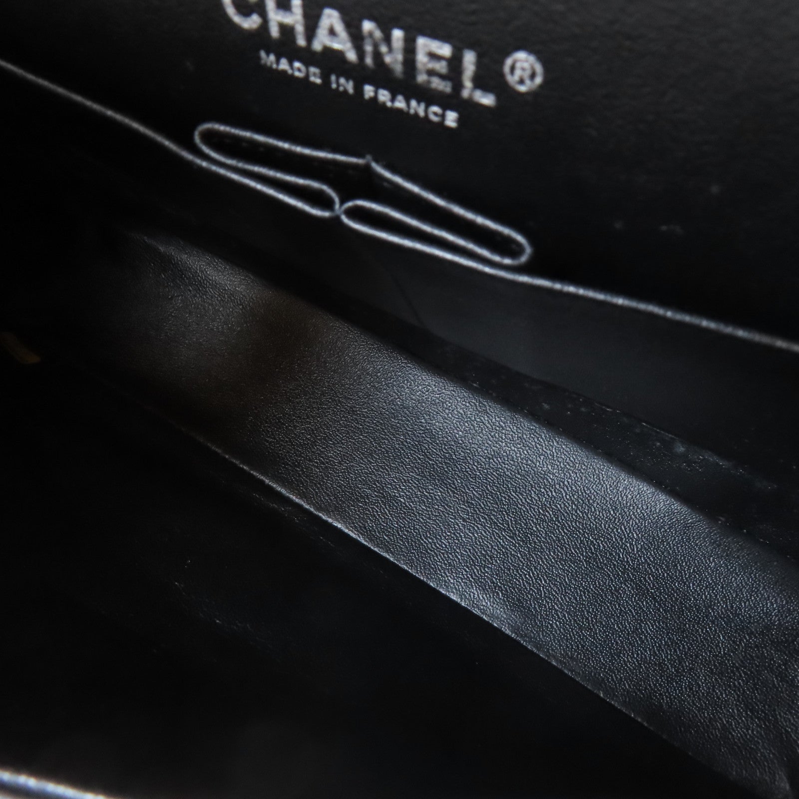CHANEL 【激減優惠】菱格漆皮皮革Classic銀扣鏈帶肩背袋黑色