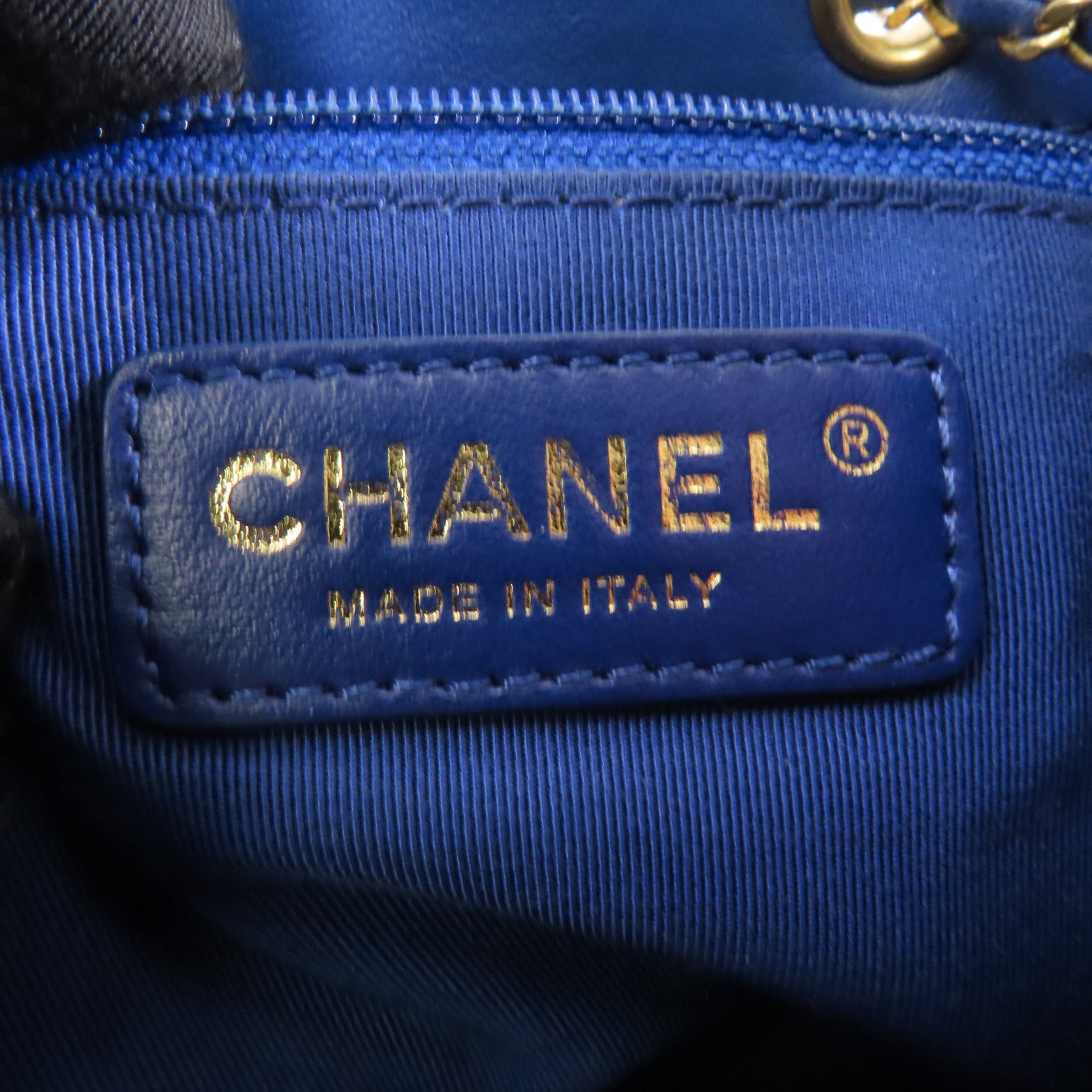 CHANEL 菱格牛皮皮革Egyptian Amulet金扣鏈帶肩背袋藍色
