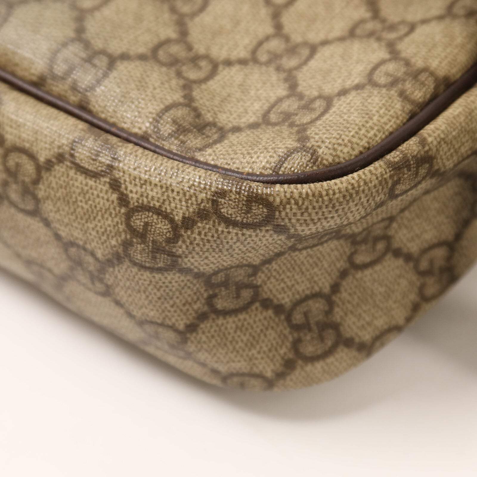 GUCCI 塗層帆布Shoulder Bag銀扣肩背袋