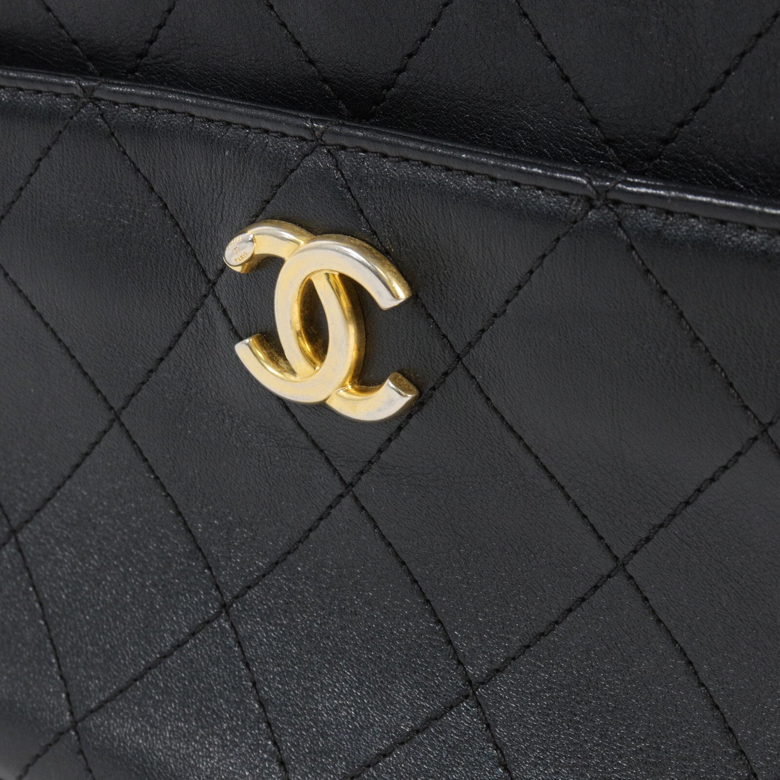 CHANEL 牛皮皮革ButtonUp Camera Bag鏈帶肩背袋