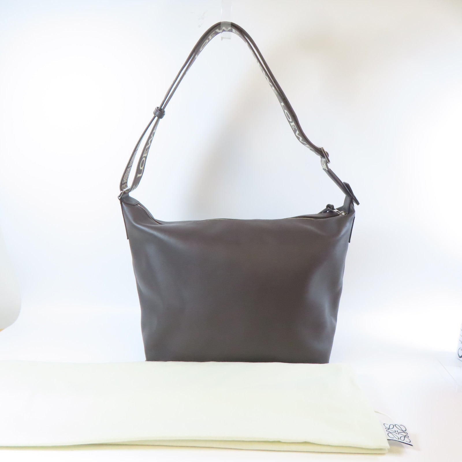 LOEWE 牛皮皮革Shoulder Bag銀扣肩背袋啡色
