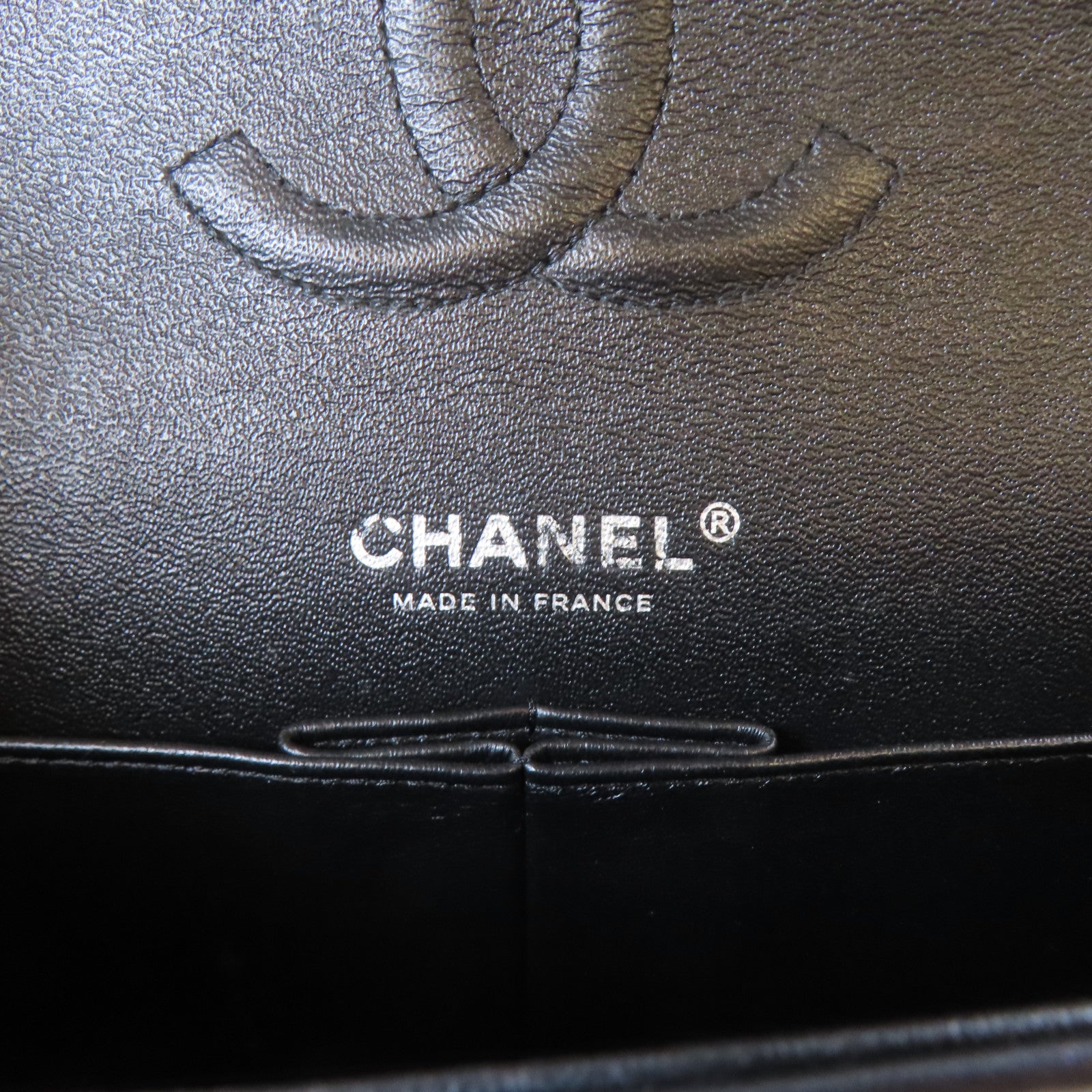 CHANEL 【激減優惠】菱格漆皮皮革Classic銀扣鏈帶肩背袋黑色