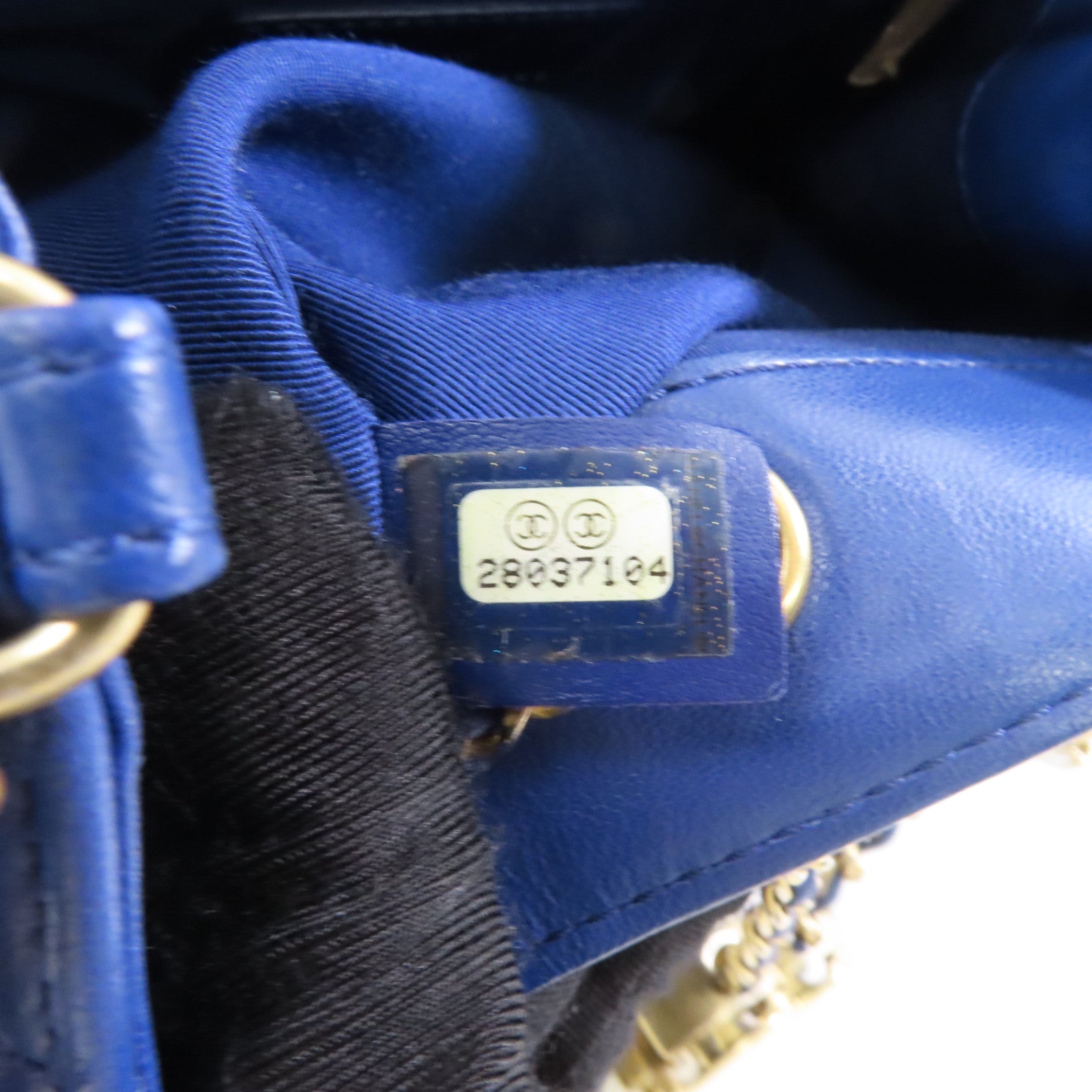 CHANEL 菱格牛皮皮革Egyptian Amulet金扣鏈帶肩背袋藍色