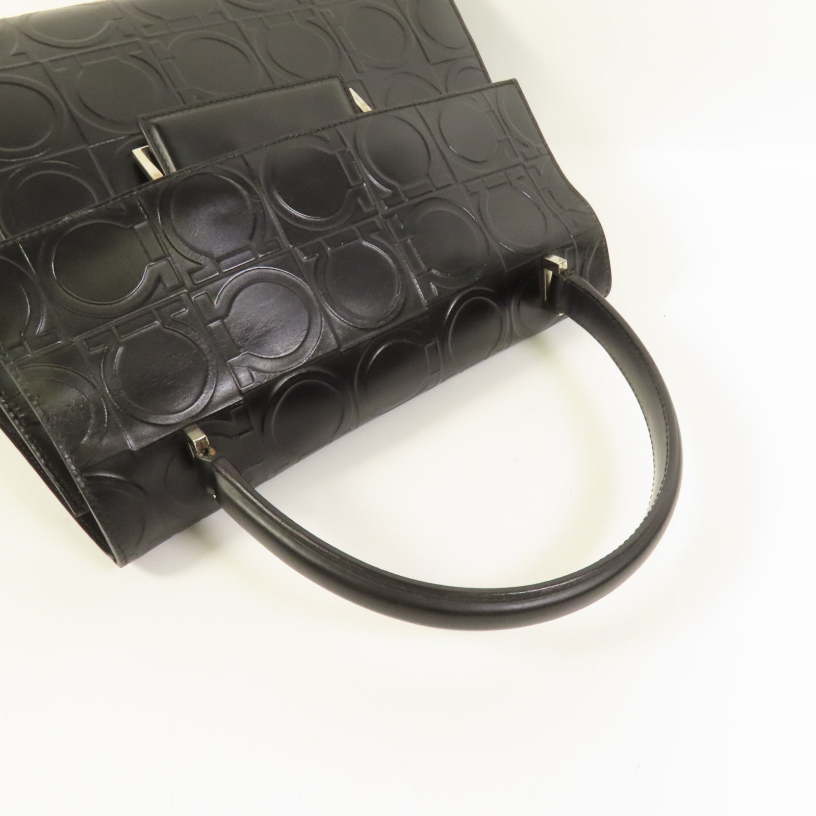 Salvatore Ferragamo 牛皮皮革Gancini Hand Bag銀扣手挽袋