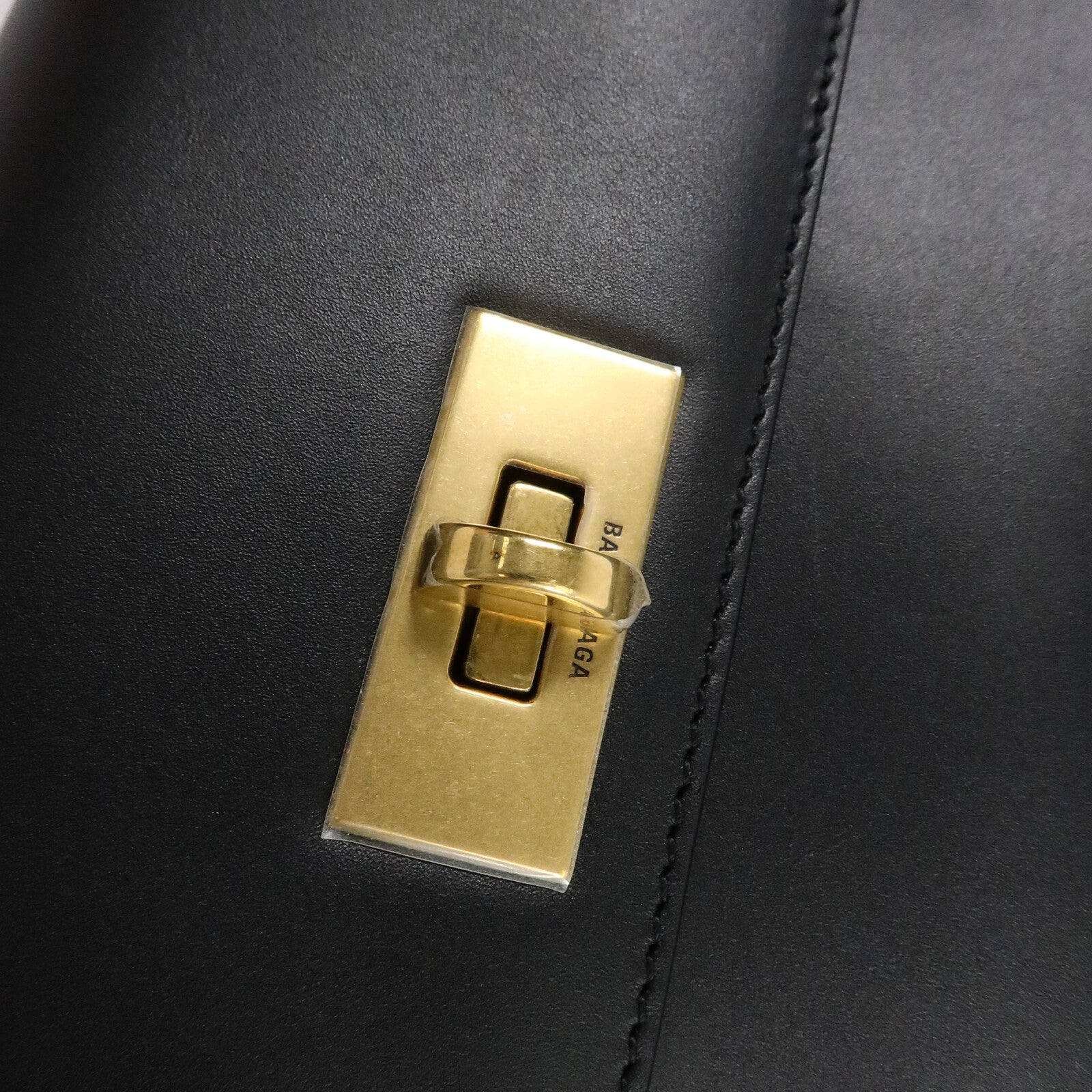 BALENCIAGA 牛皮皮革Bel Air Small Clutch On Strap鏈帶肩背袋