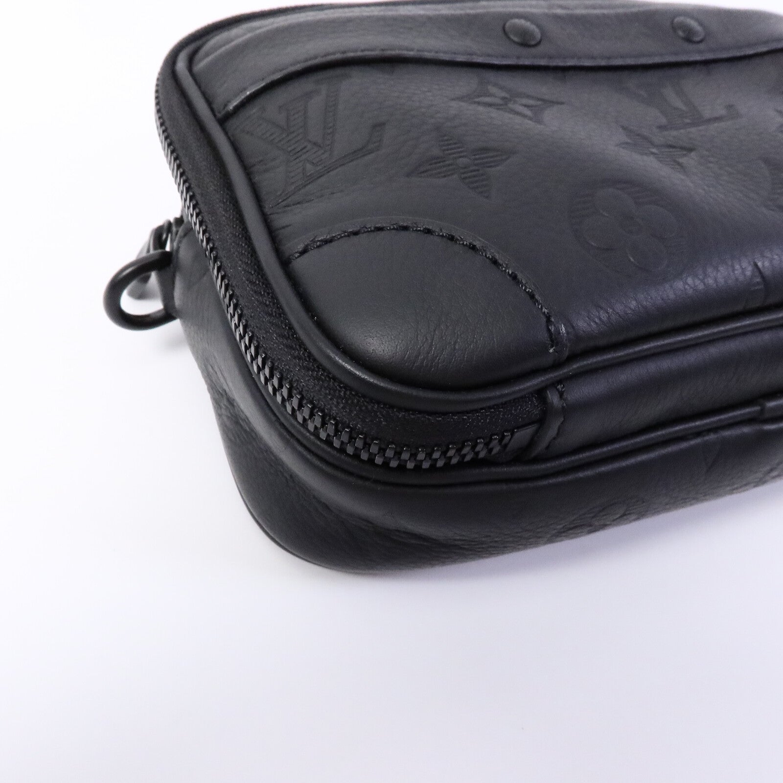 LOUIS VUITTON Monogram Shadow Alpha Wearable Wallet肩背袋
