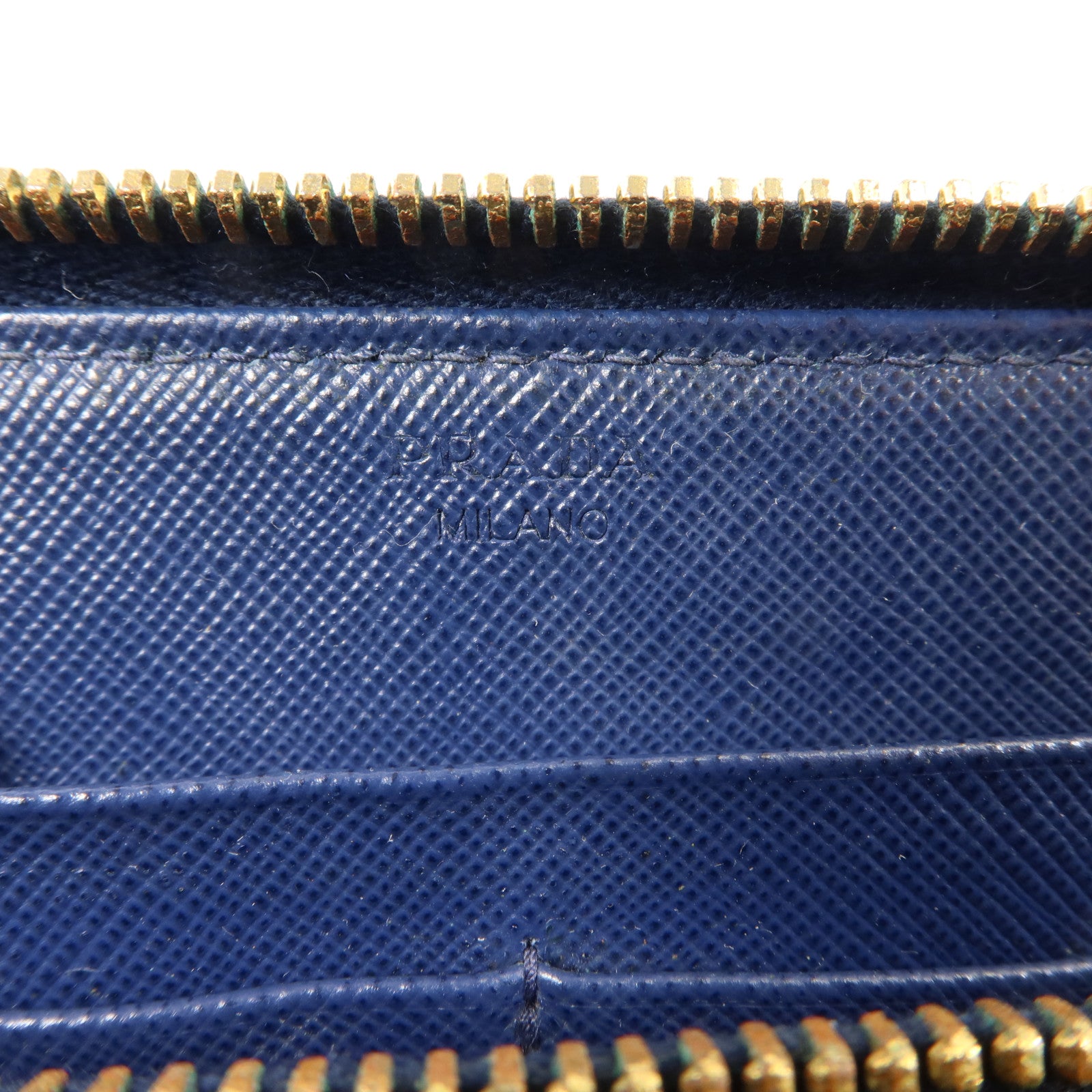 PRADA Saffiano皮革Round Zippy Long Wallet長錢包
