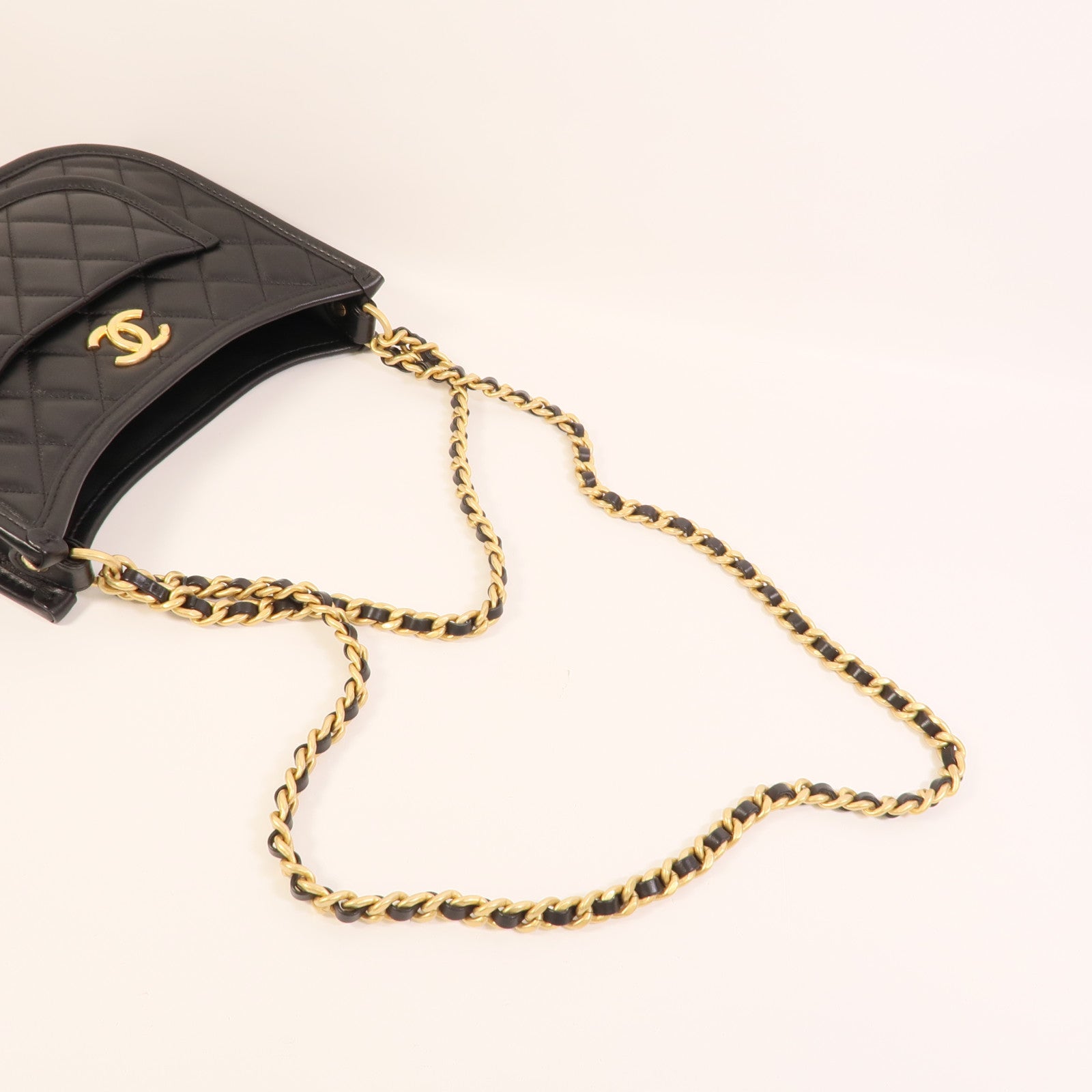 CHANEL 牛皮皮革Hobo鏈帶肩背袋