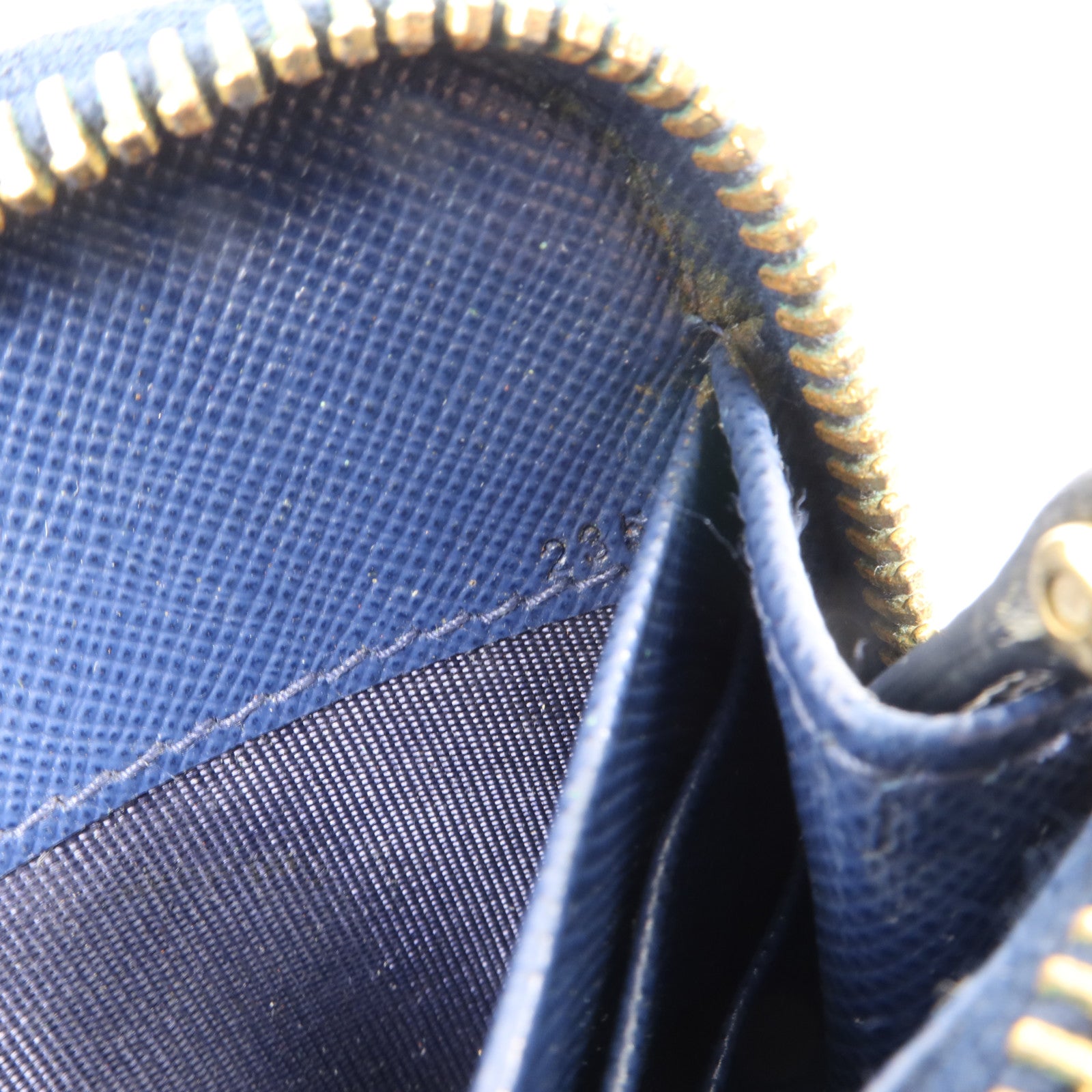 PRADA Saffiano皮革Round Zippy Long Wallet長錢包