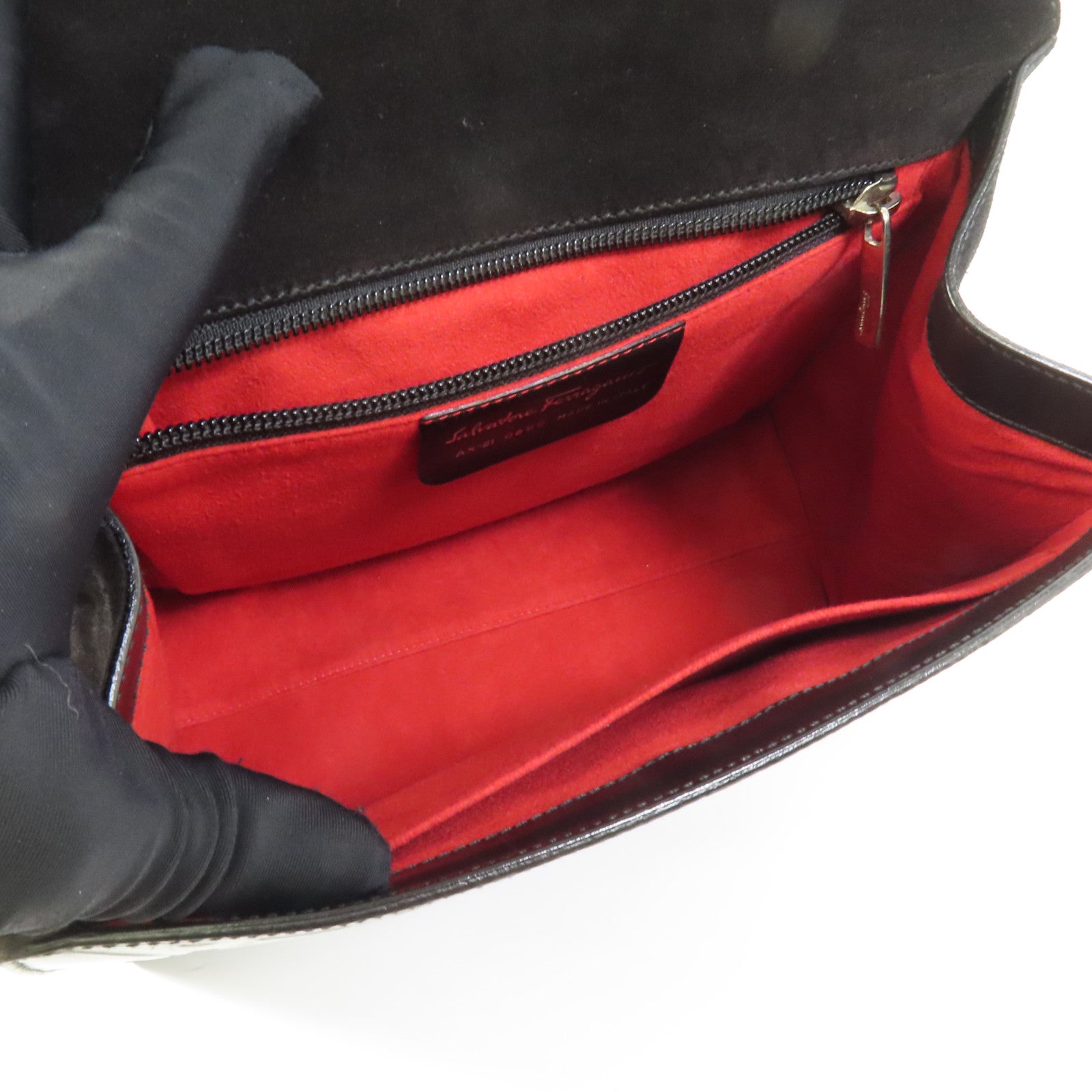 Salvatore Ferragamo 牛皮皮革Gancini Hand Bag銀扣手挽袋