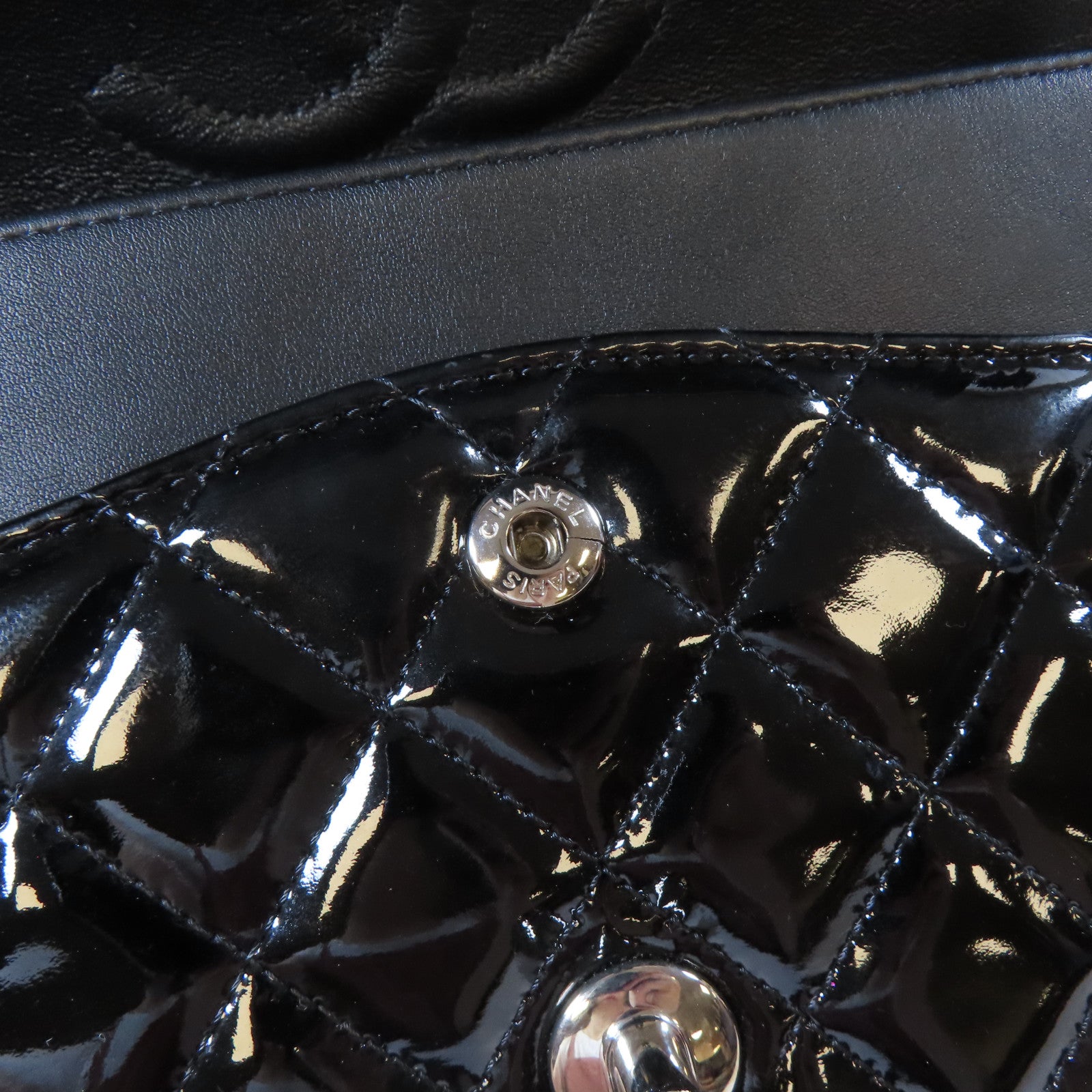 CHANEL 【激減優惠】菱格漆皮皮革Classic銀扣鏈帶肩背袋黑色