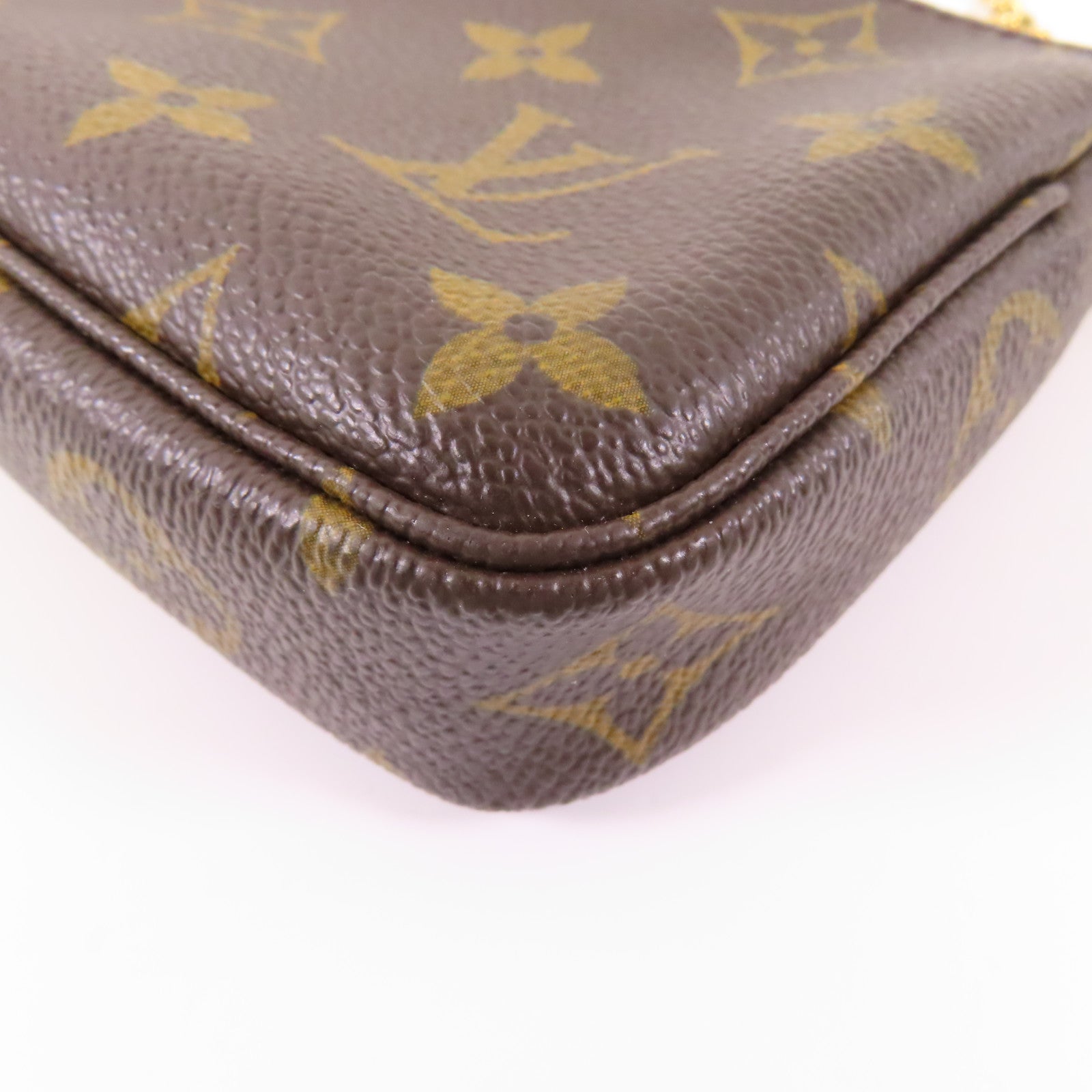 LOUIS VUITTON Monogram Mini Pochette Accessoires金扣手挽袋棕色