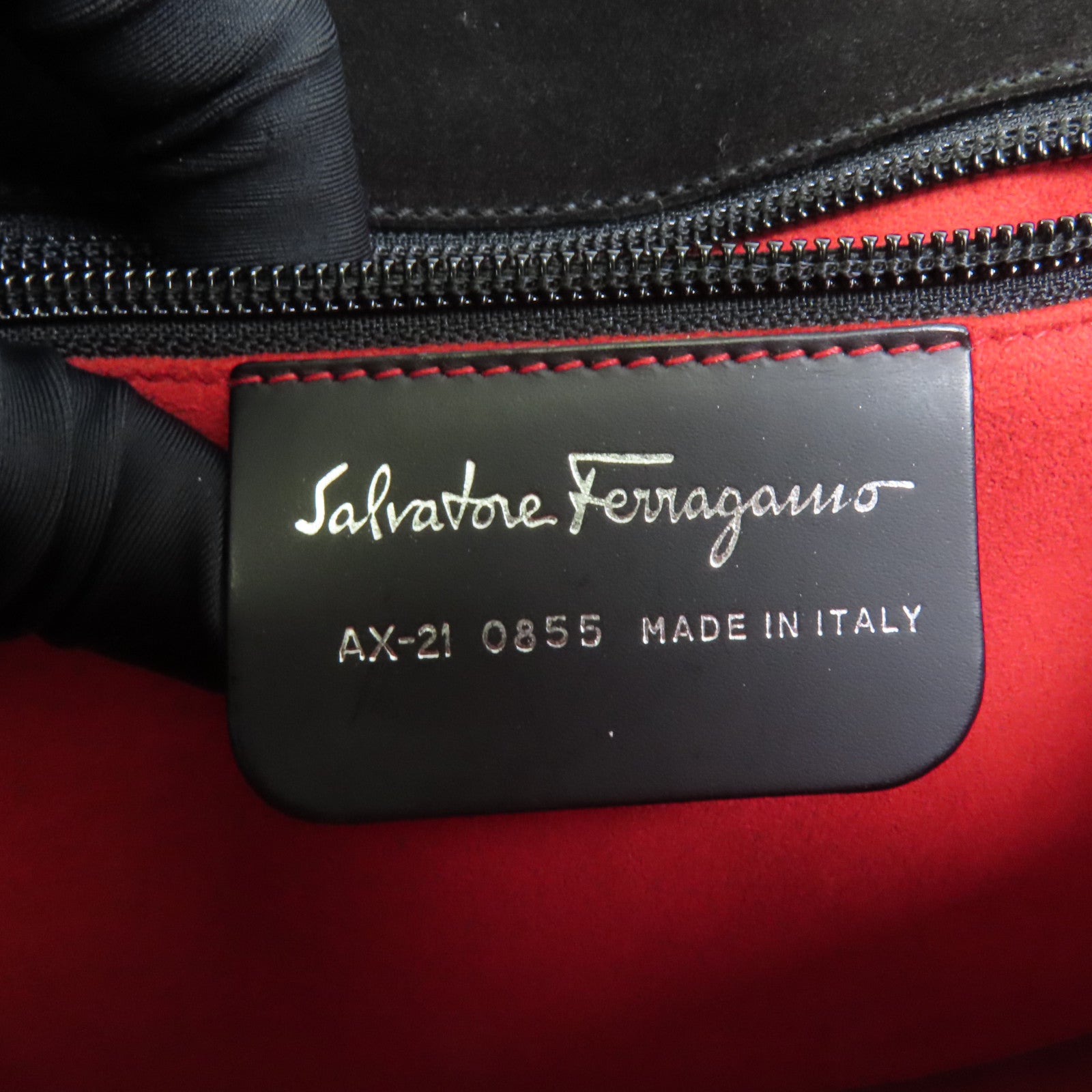 Salvatore Ferragamo 牛皮皮革Gancini Hand Bag銀扣手挽袋