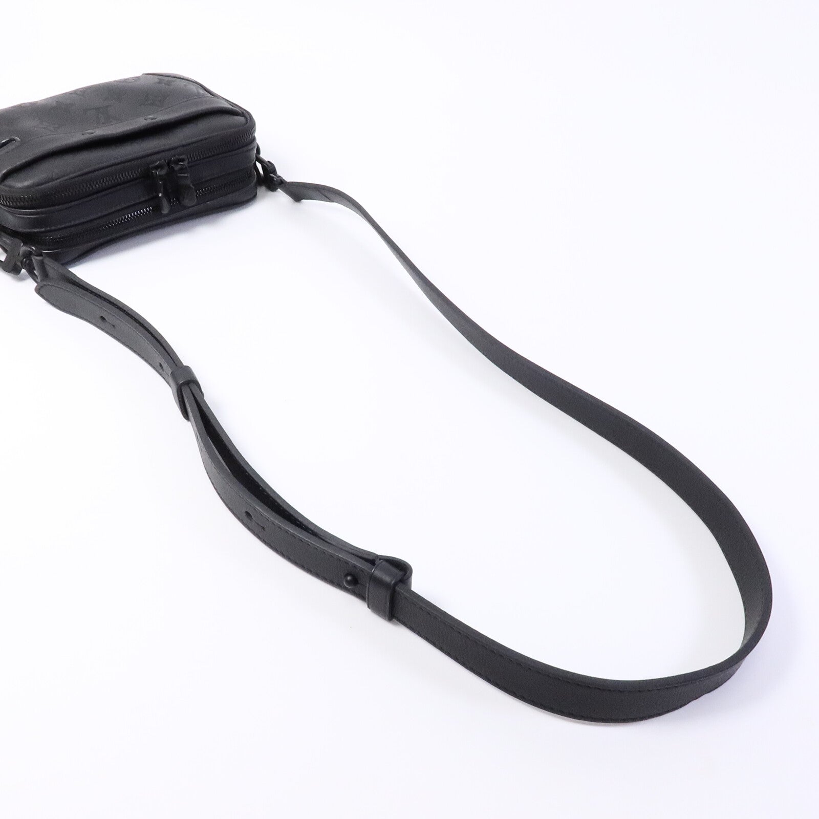 LOUIS VUITTON Monogram Shadow Alpha Wearable Wallet肩背袋
