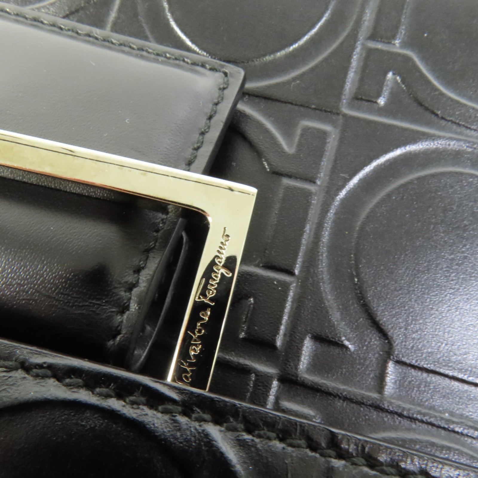 Salvatore Ferragamo 牛皮皮革Gancini Hand Bag銀扣手挽袋