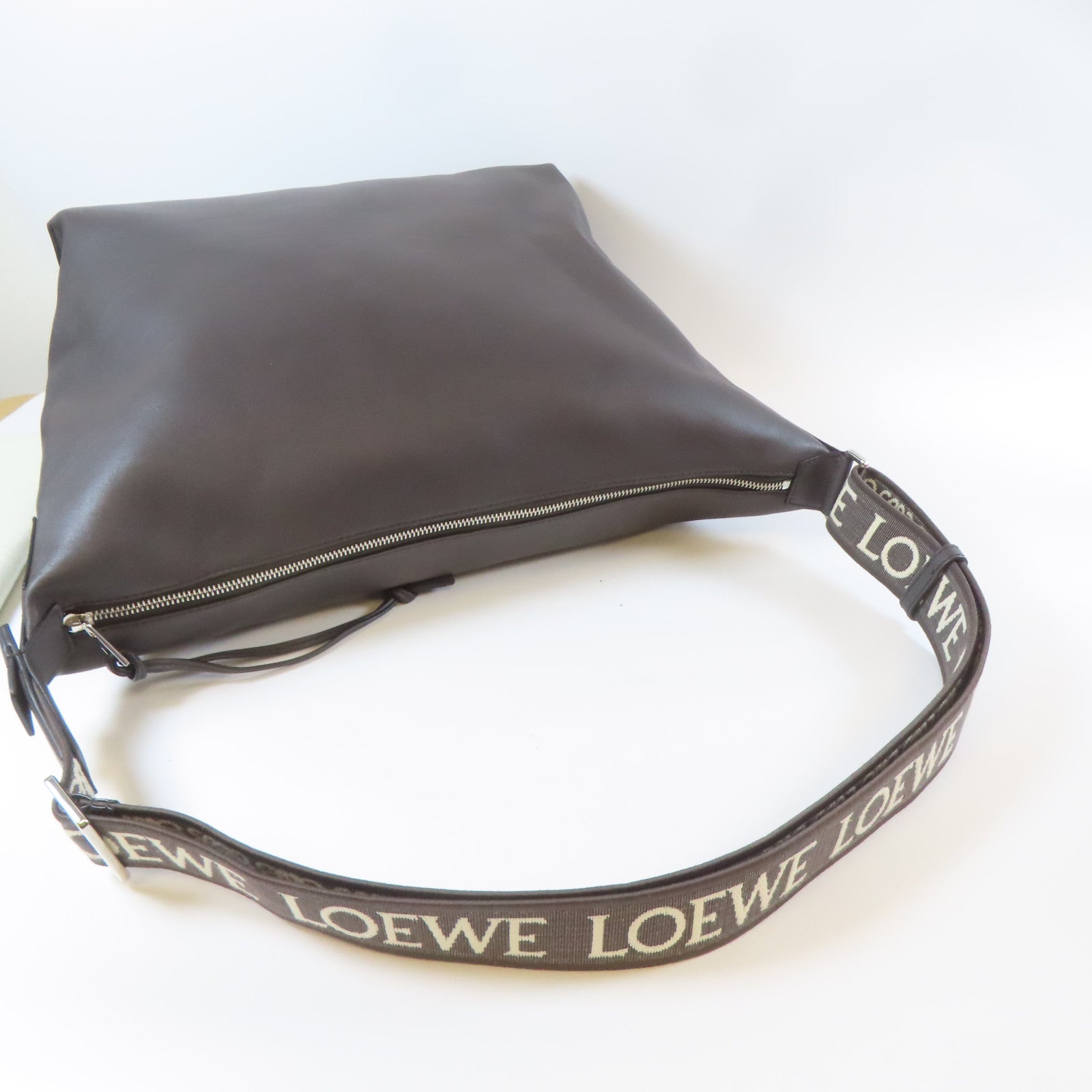 LOEWE 牛皮皮革Shoulder Bag銀扣肩背袋啡色