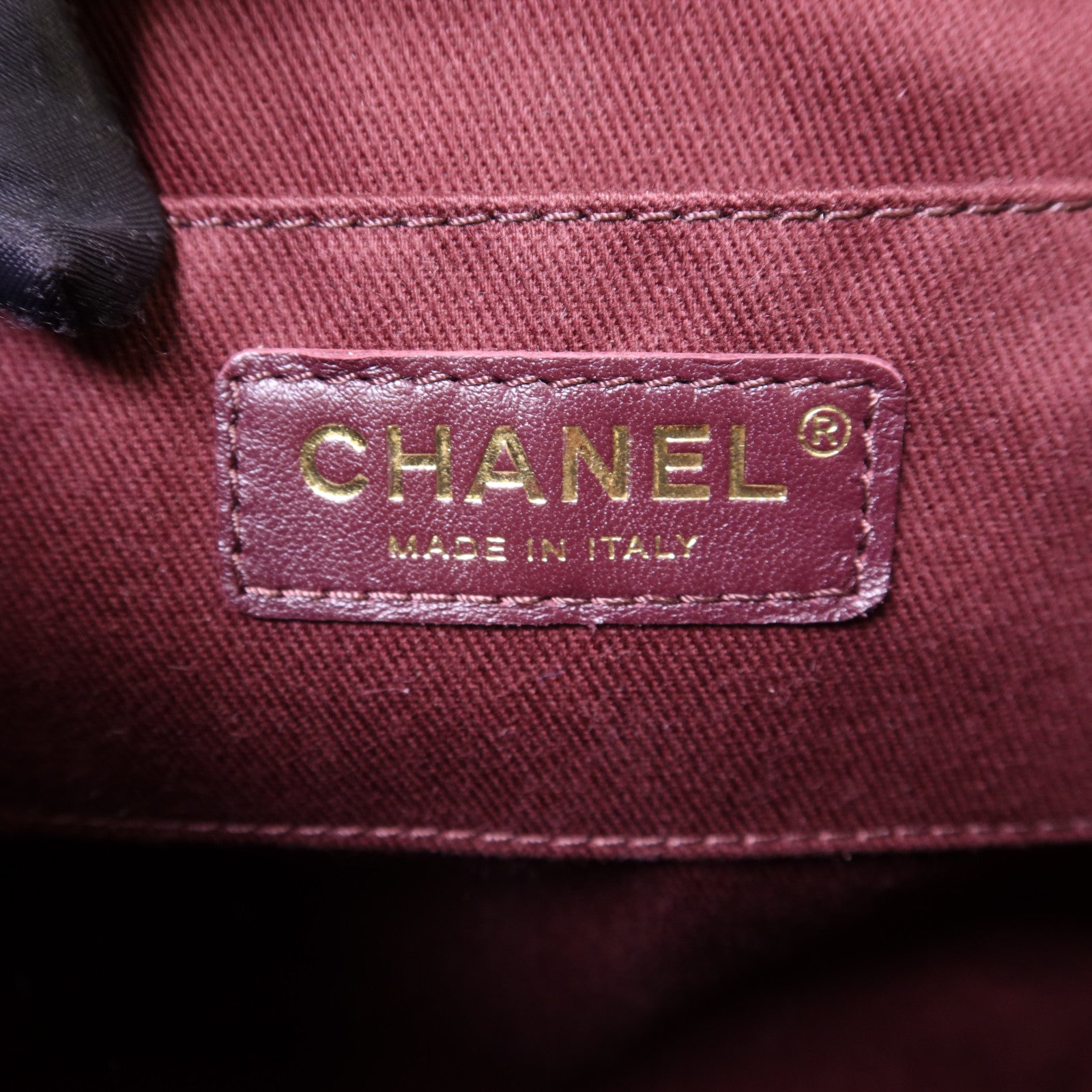 CHANEL 牛皮皮革Affinity Bucket Bag金扣鏈帶肩背袋