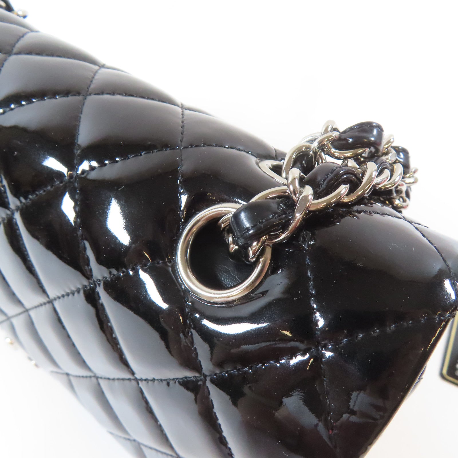 CHANEL 【激減優惠】菱格漆皮皮革Classic銀扣鏈帶肩背袋黑色