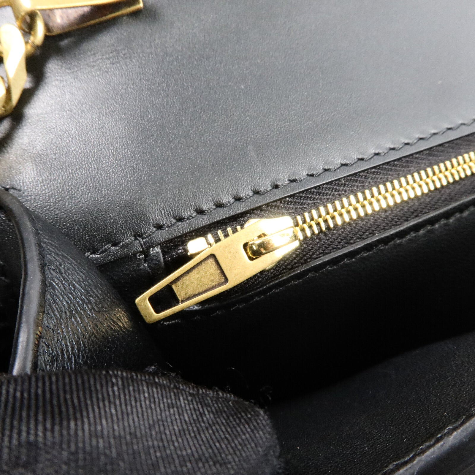 BALENCIAGA 牛皮皮革Bel Air Small Clutch On Strap鏈帶肩背袋