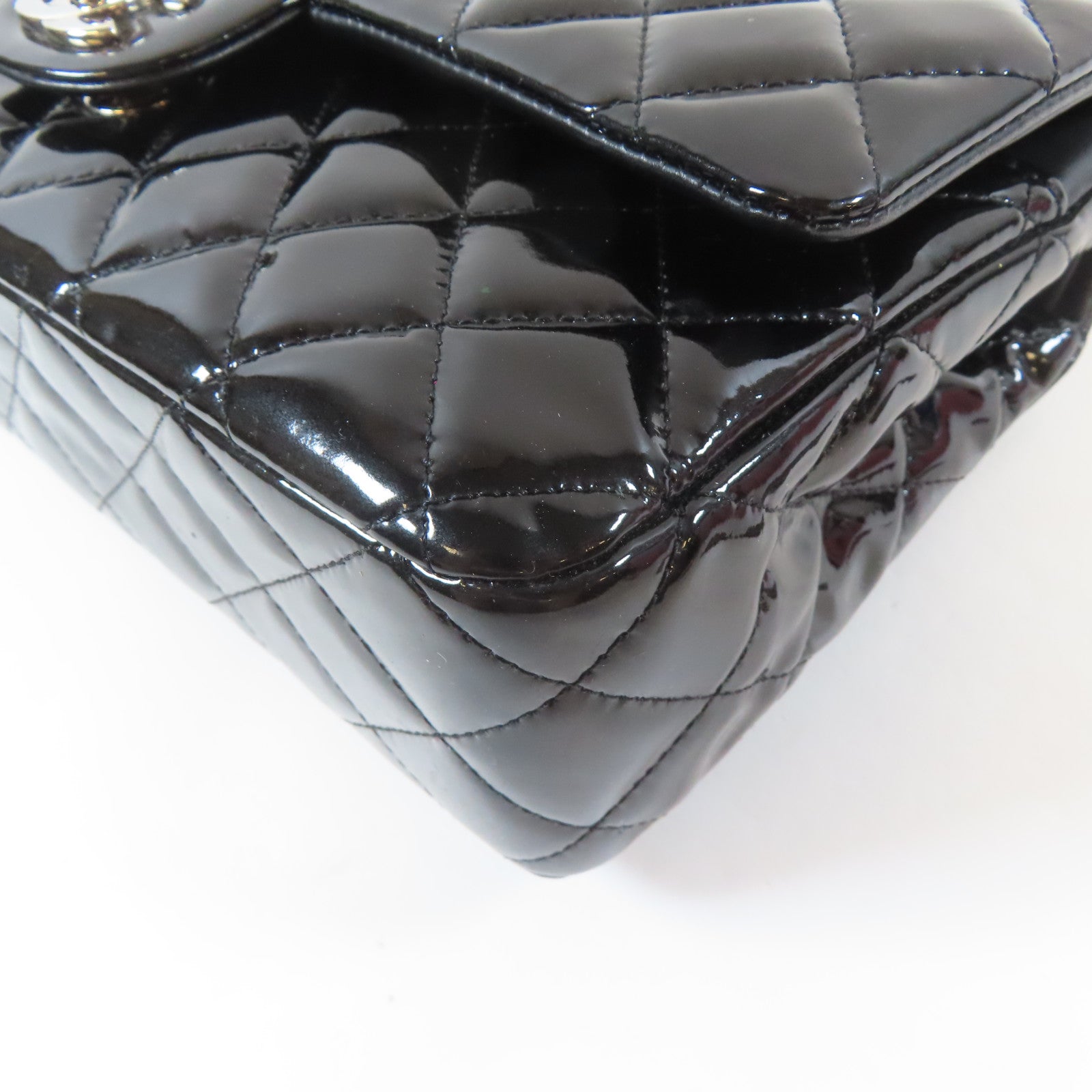 CHANEL 【激減優惠】菱格漆皮皮革Classic銀扣鏈帶肩背袋黑色