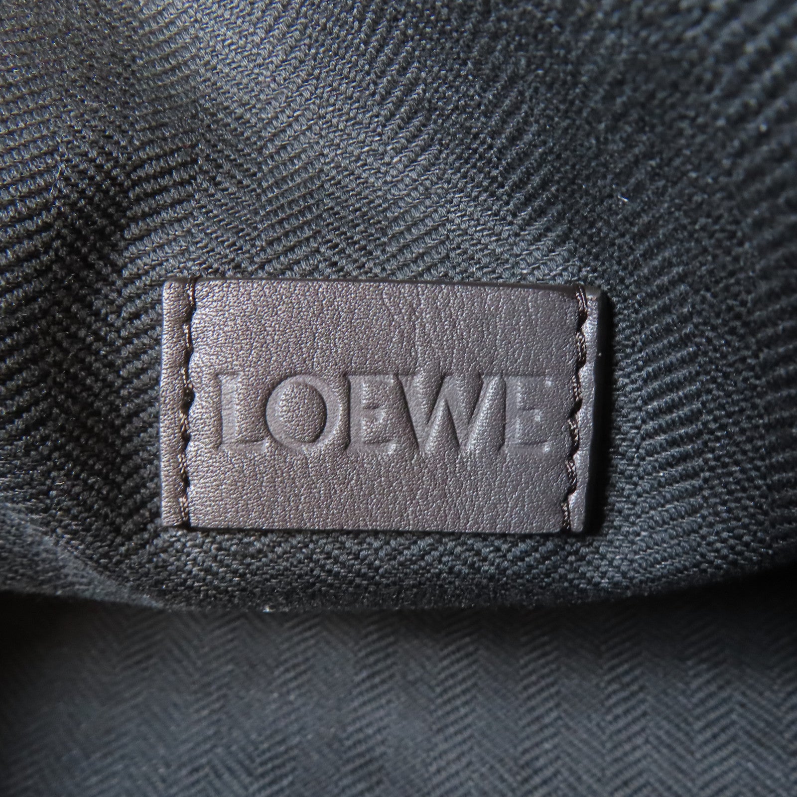 LOEWE 牛皮皮革Shoulder Bag銀扣肩背袋啡色