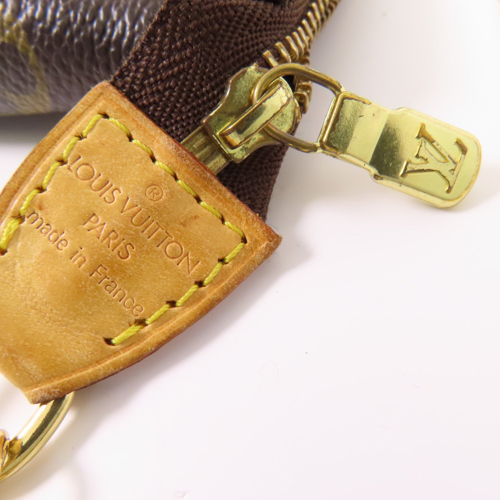 LOUIS VUITTON Monogram Mini Pochette Accessoires金扣手挽袋棕色
