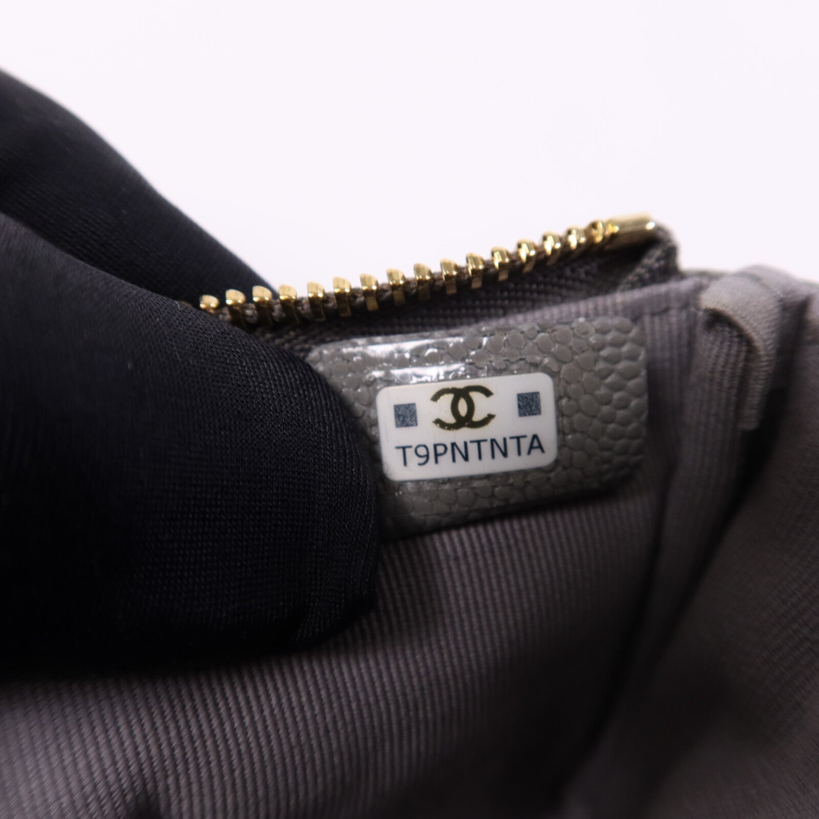 CHANEL 牛皮皮革Pouch金扣手拿包