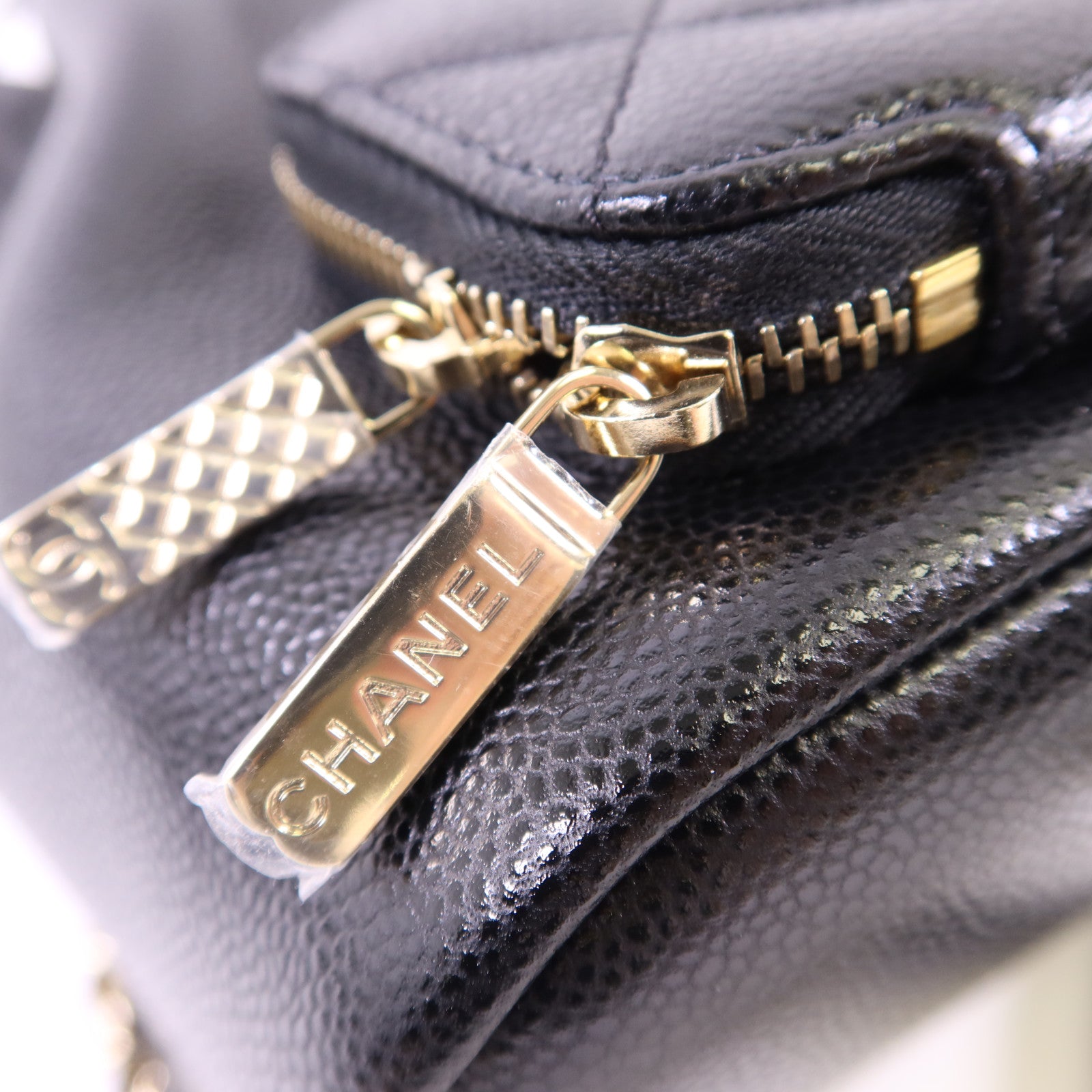 CHANEL 牛皮皮革Affinity Bucket Bag金扣鏈帶肩背袋