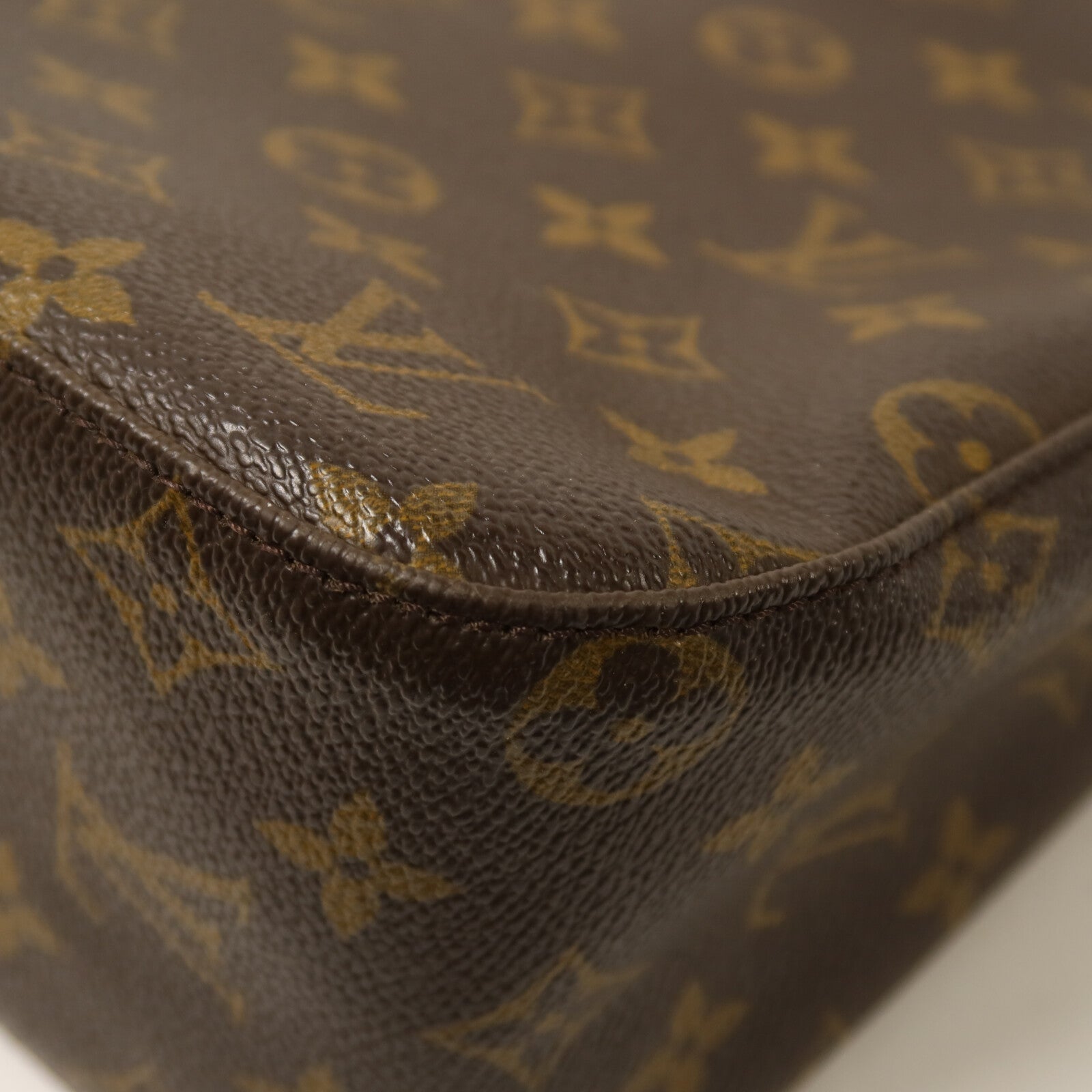 LOUIS VUITTON Monogram Looping MM肩背袋