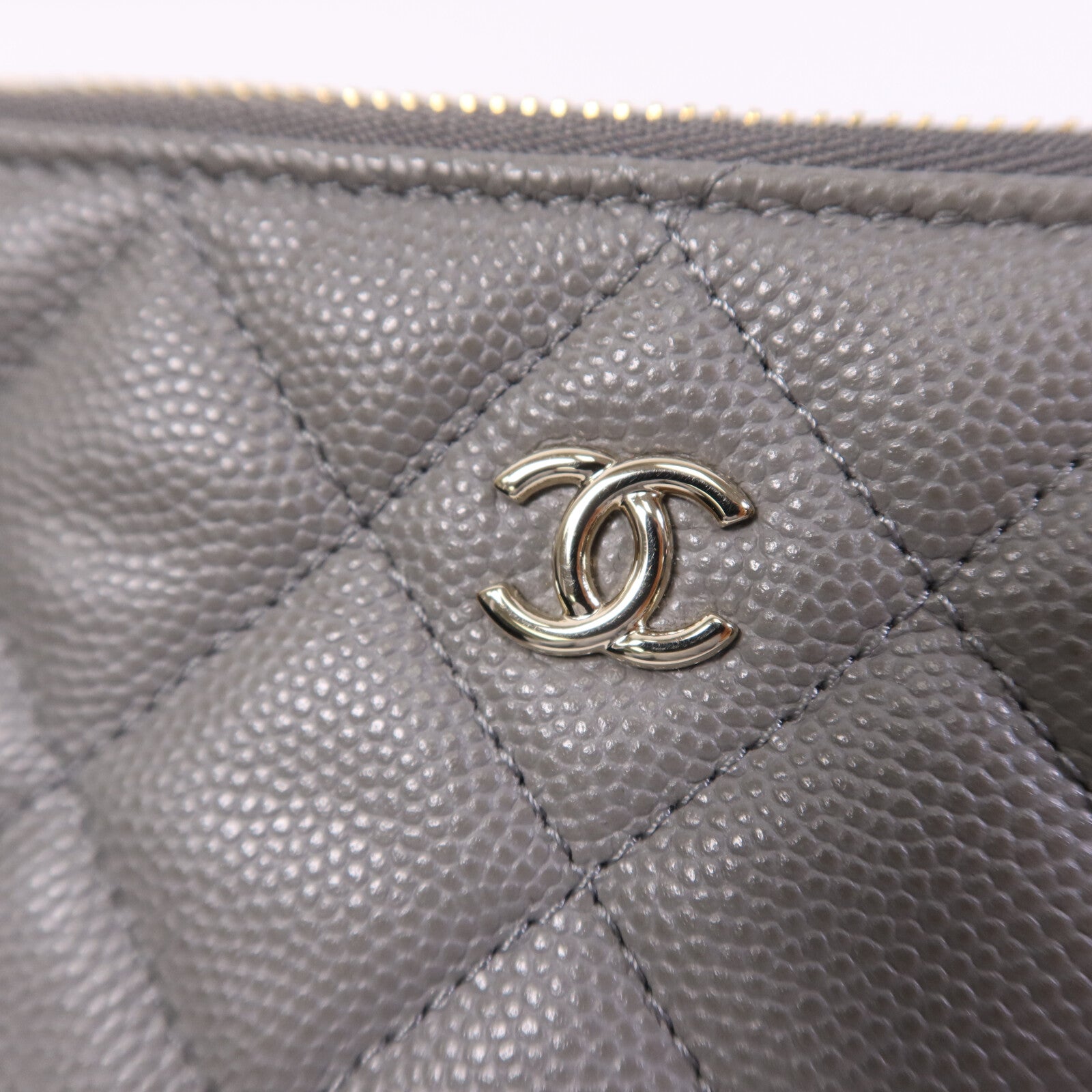 CHANEL 牛皮皮革Pouch金扣手拿包